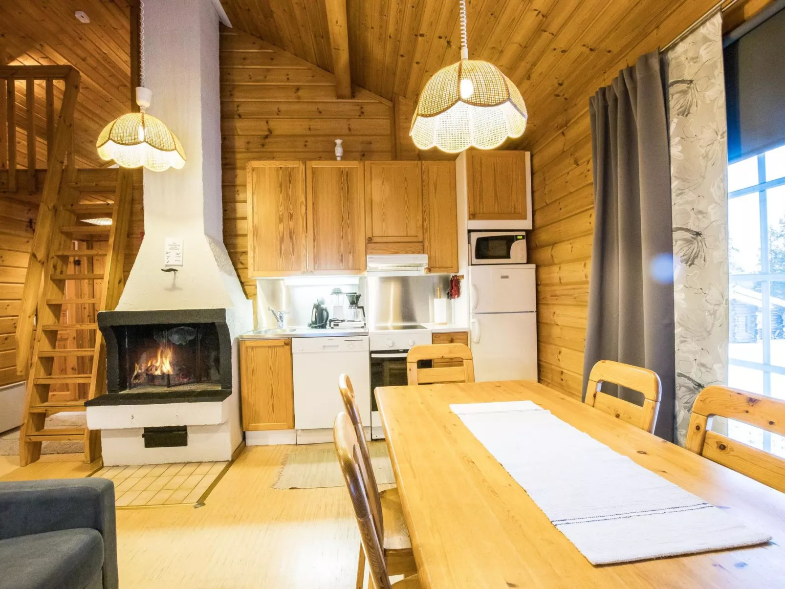 Lomaylläs f79 /palovaarankaarre 18b