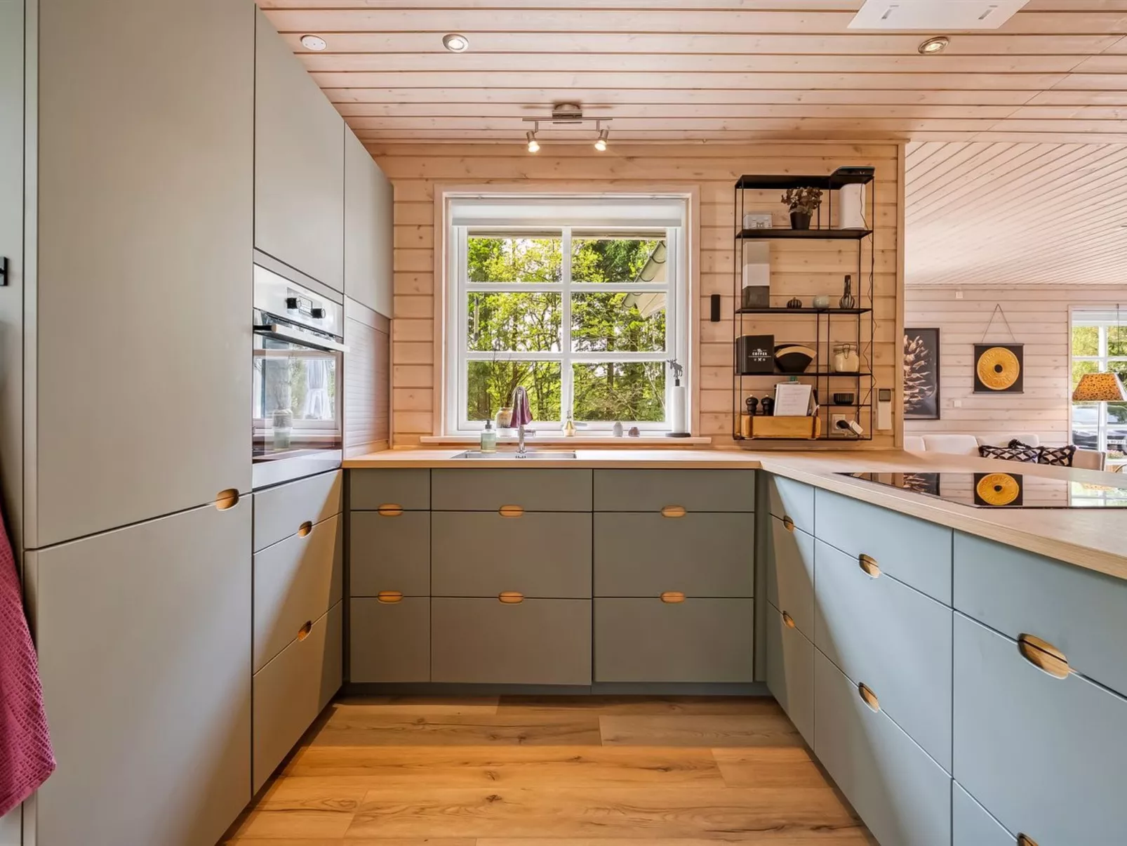 "Iorund" - 9km from the sea