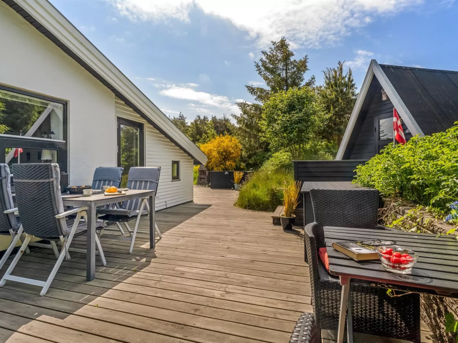 "Annemone" - 900m from the sea