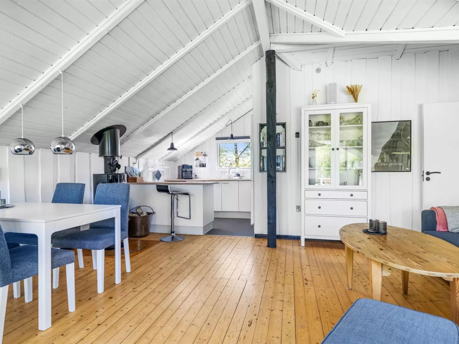 "Lovis" - 570m from the sea