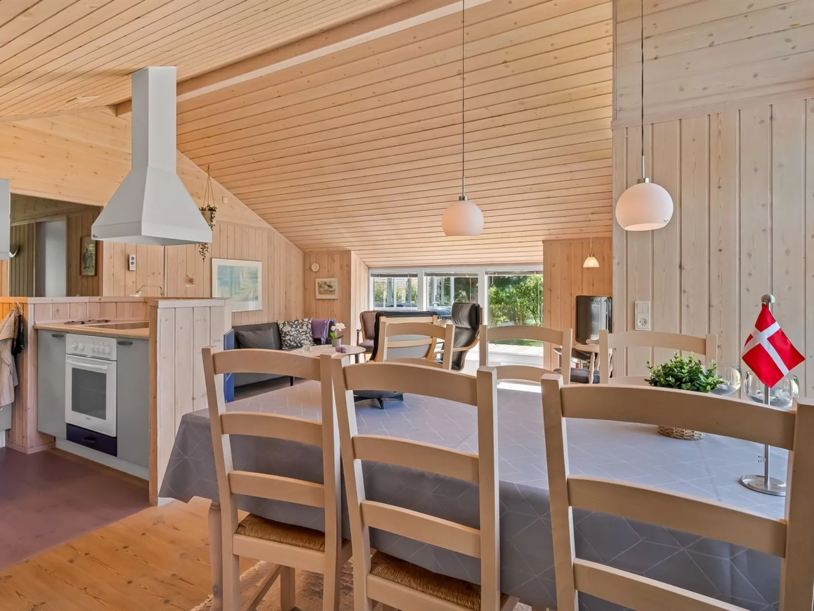 "Leeve" - 1.3km from the sea