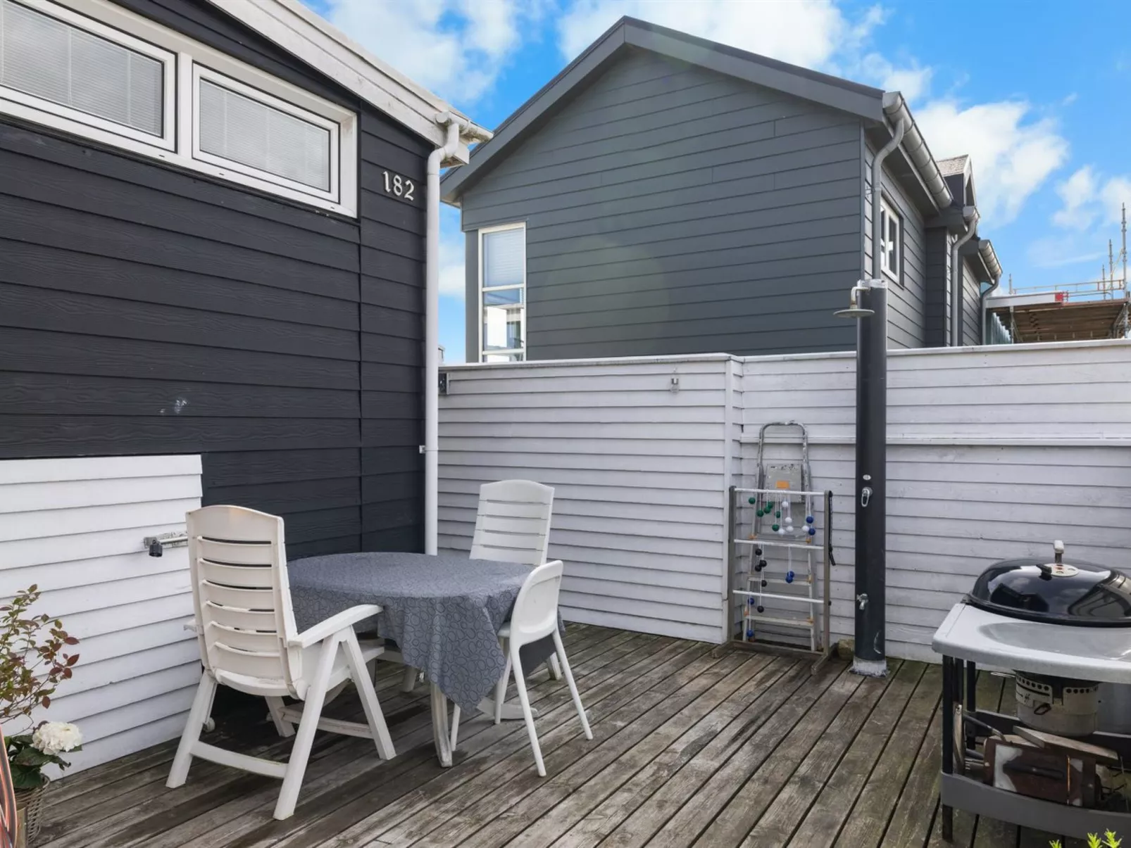 "Folkhart" - 10m from the sea-Buiten