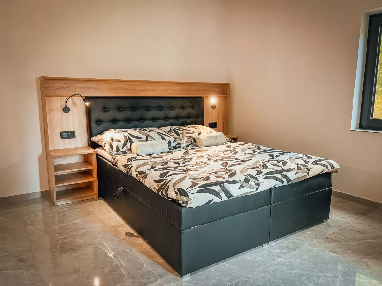 Party & Friends Villa