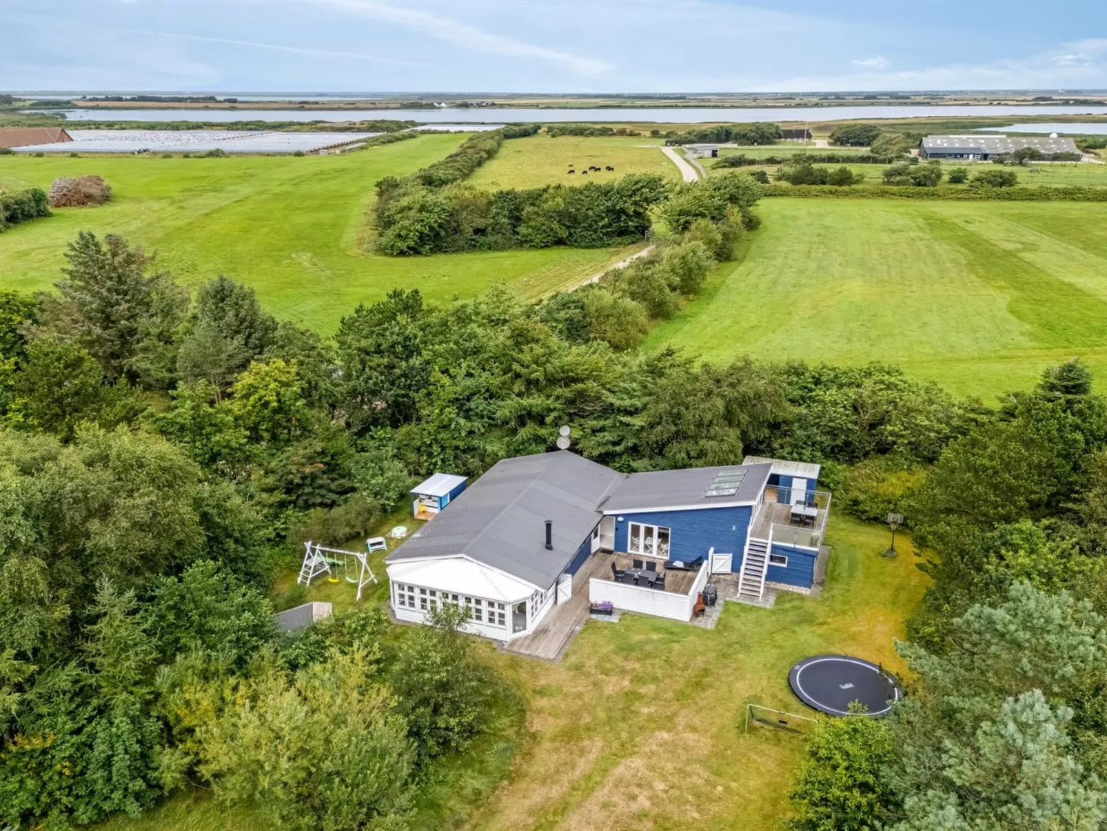 "Sami" - 600m to the fjord-Buiten