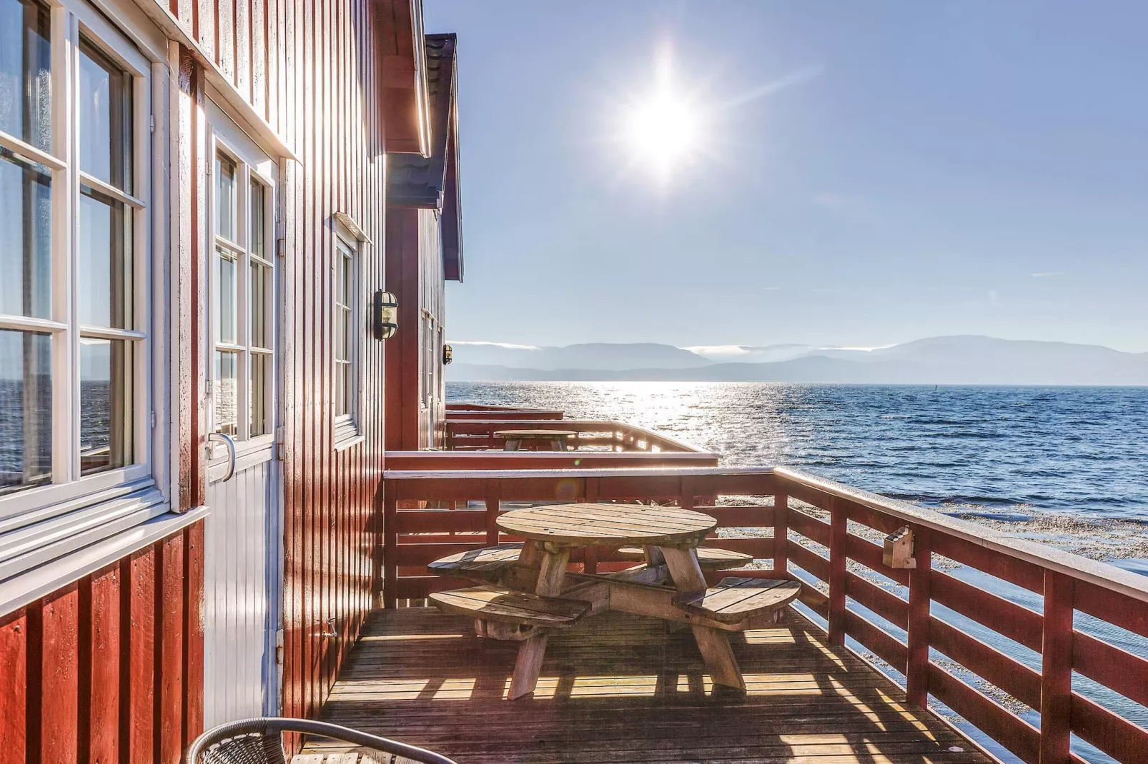 Zeezicht met boten en vissen