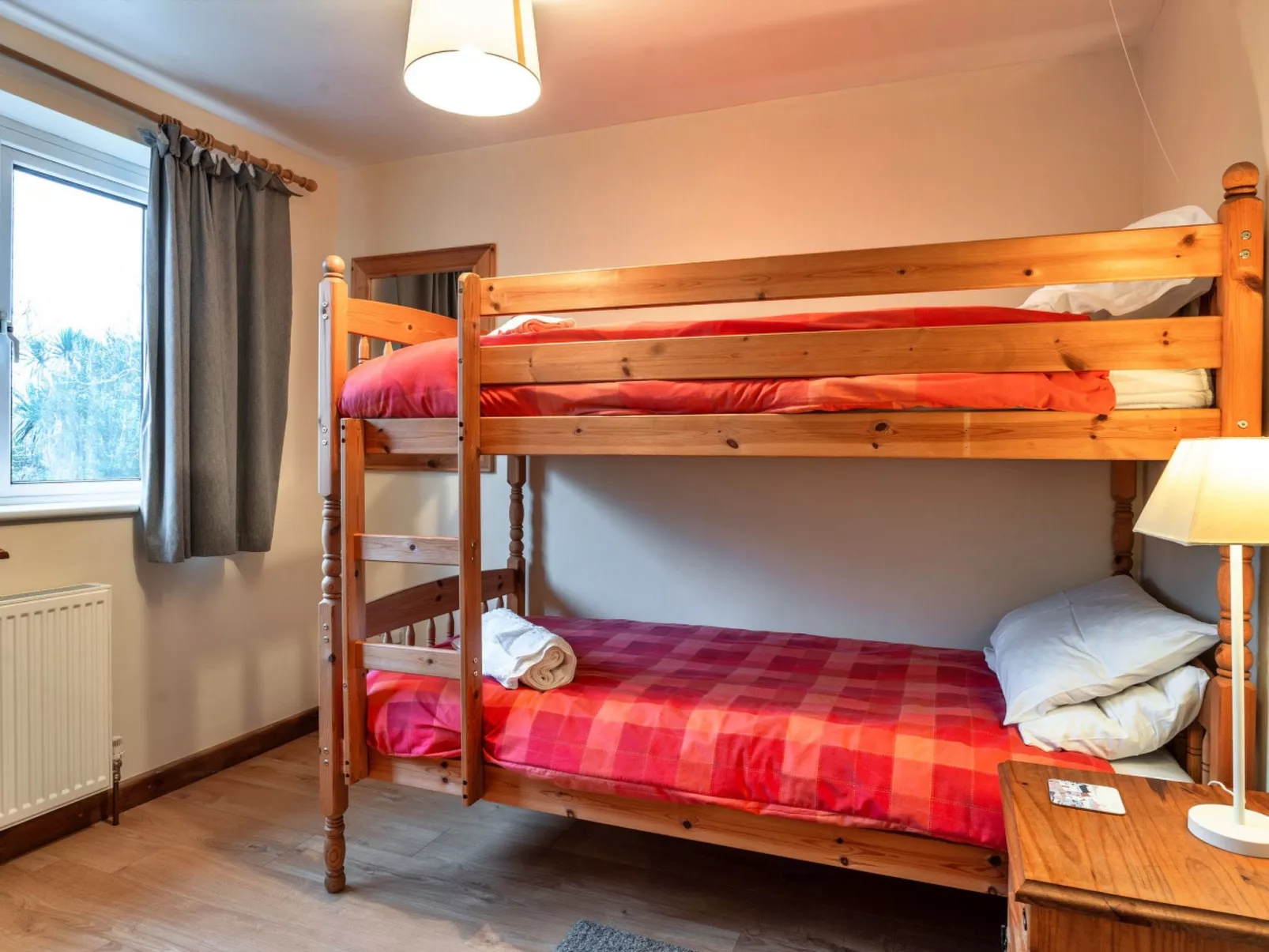 No.1 Gladys' Orchard-Binnen