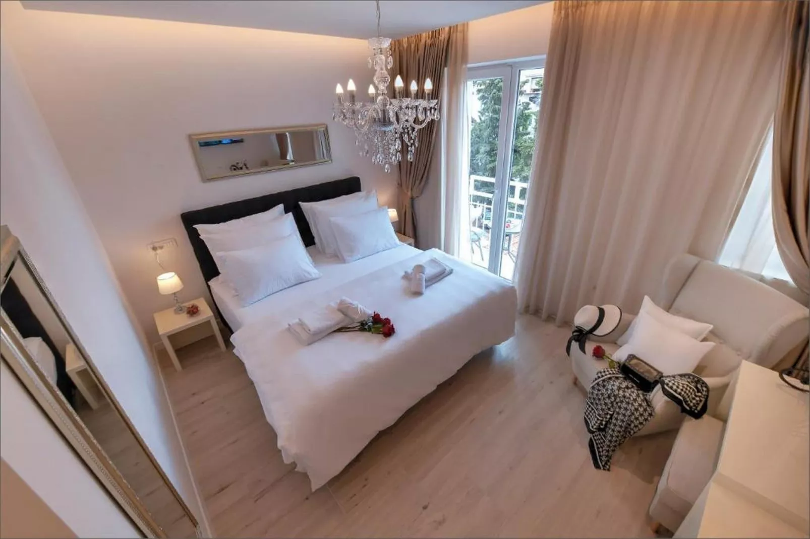 Deluxe Double Room with Double Bed and Balcony (3)