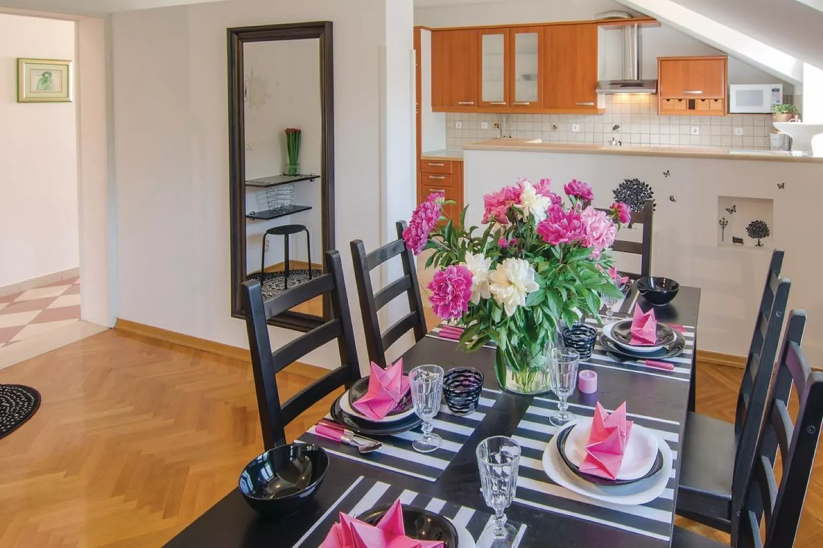 Three Bedroom Apartment with Pool