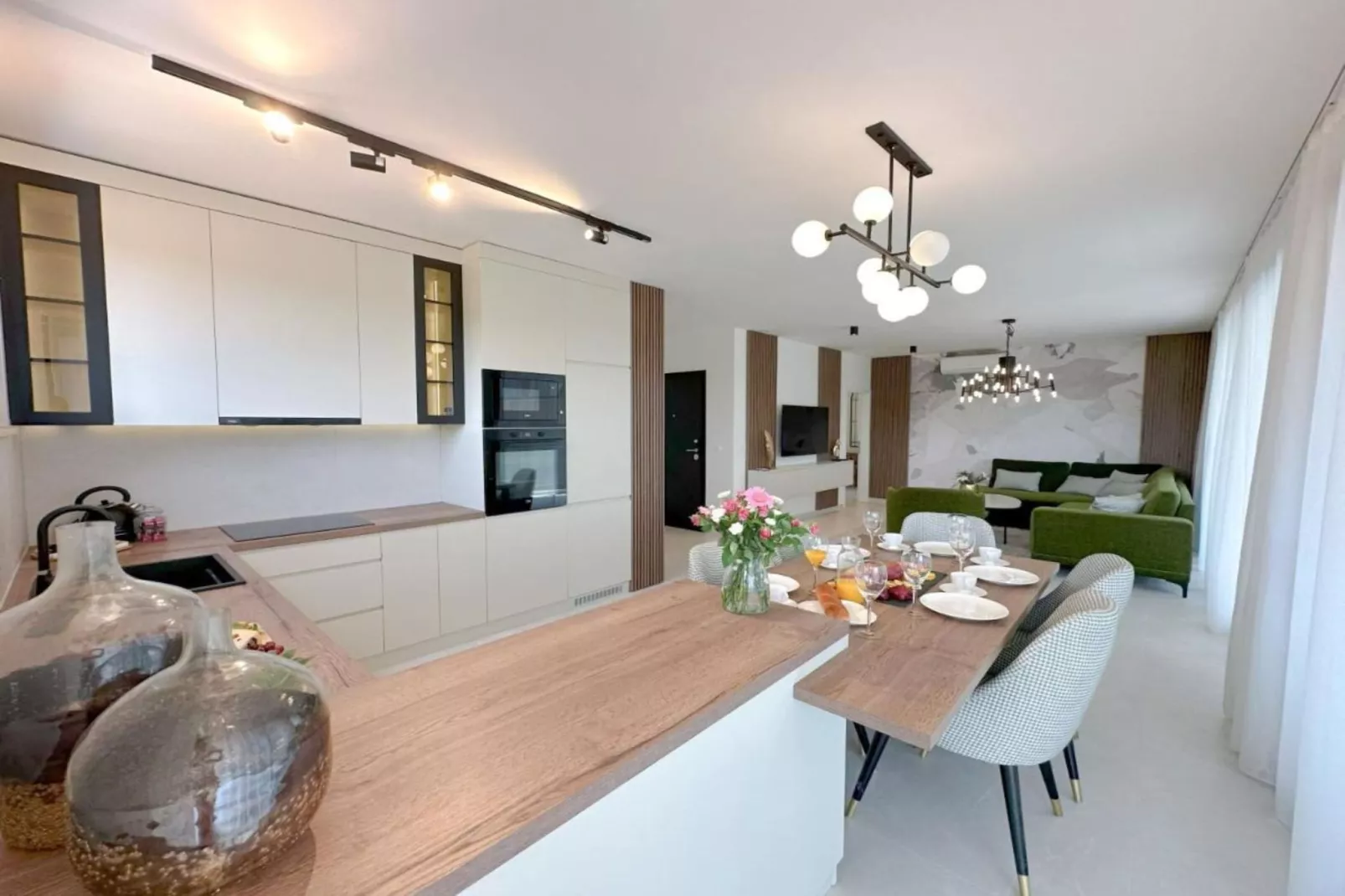 Leonarda Waterfront Residences- Three-Bedroom Penthouse  (The Riviera Three) -S3