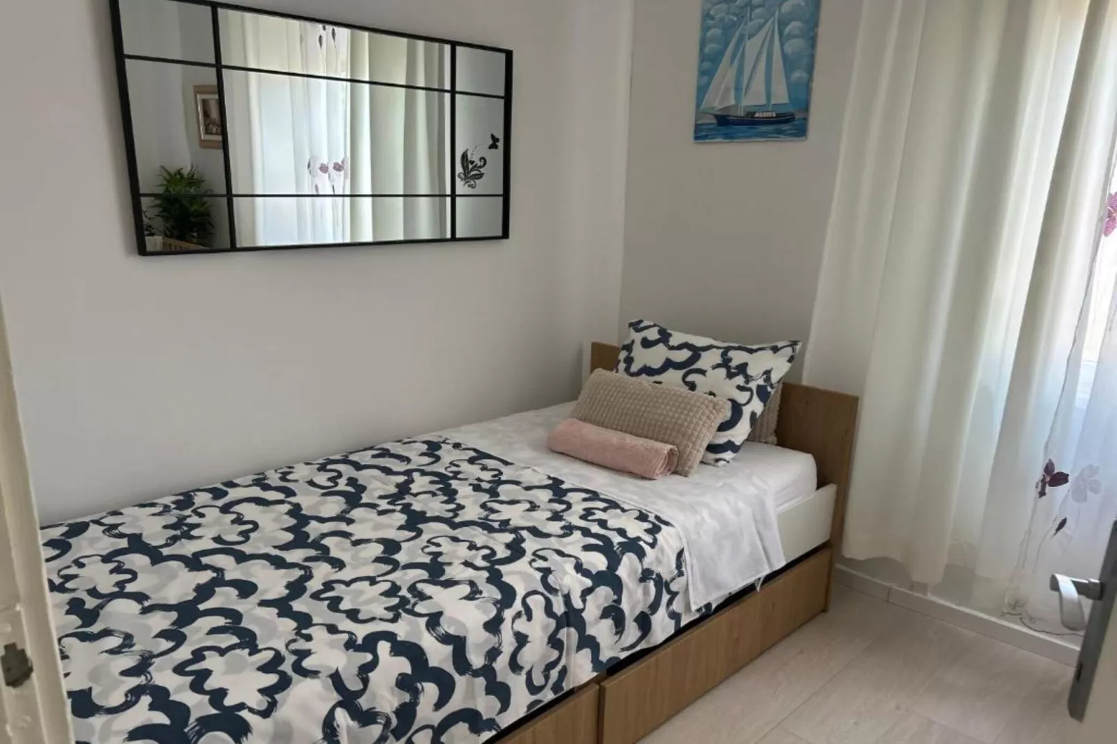 Beach House - 2m from beach - Three Bedroom House