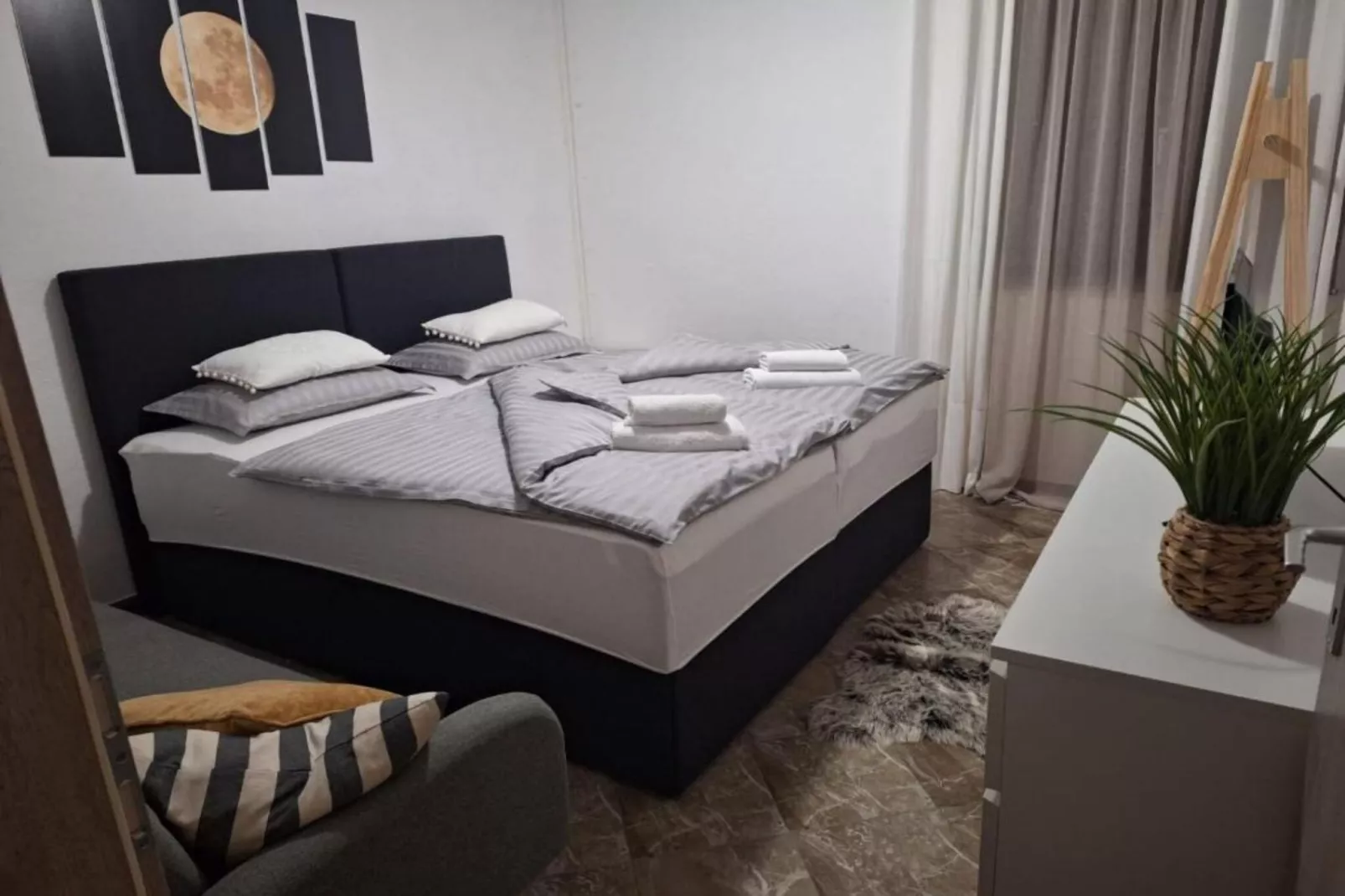 Apartment and Room Mare Vrlika - Two Bedroom Apartment  with Balcony