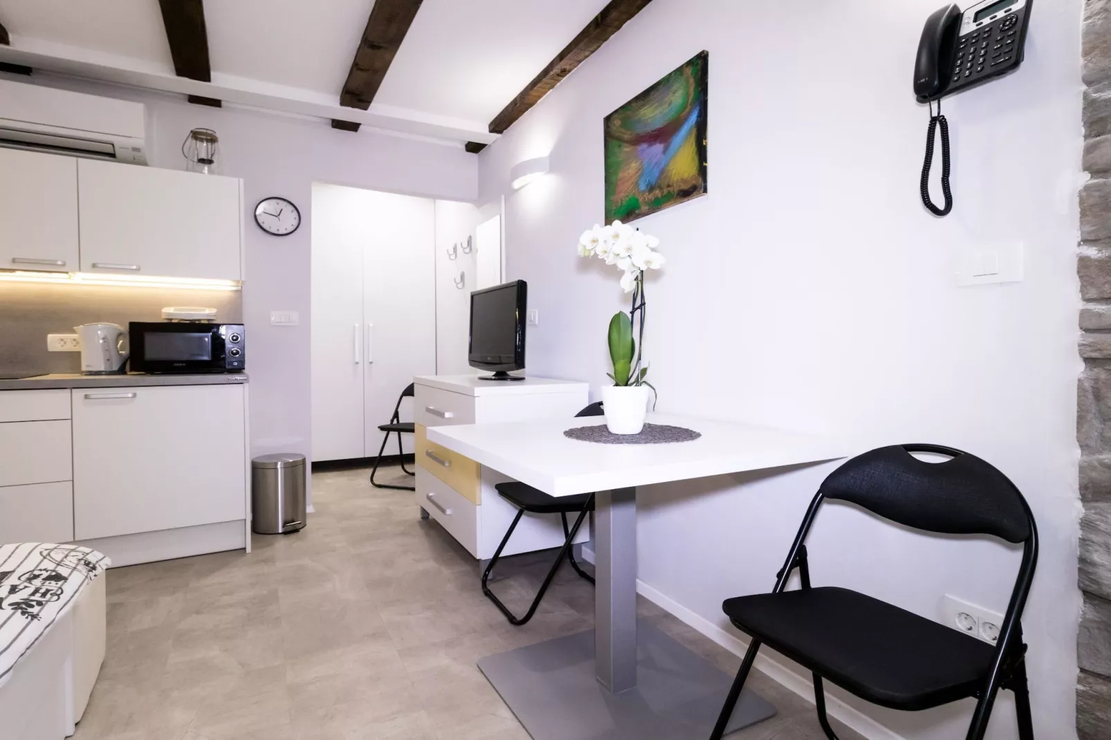 Piran Downtown Chic and Cozy Apartments - Classic One Bedroom Apartment (owner 1.V)