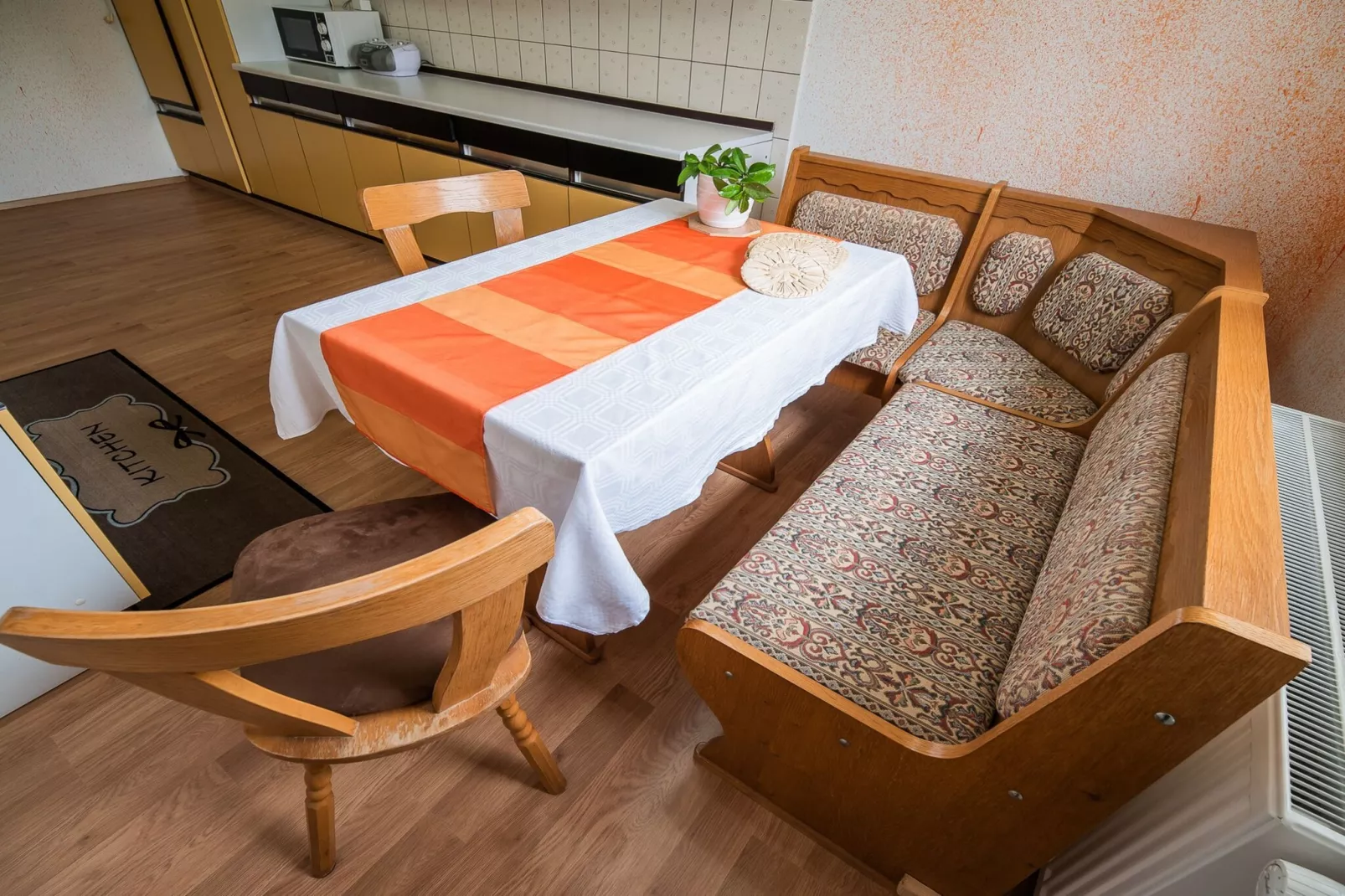 Quiet and Sunny Apartment with Balcony - Two Bedroom Apartment with Balcony