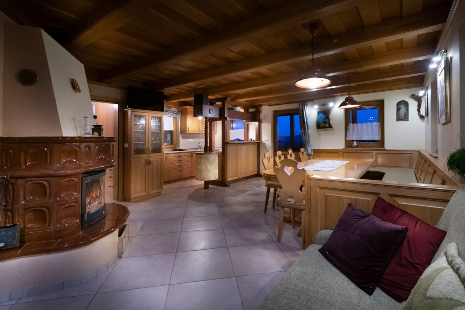 Vivid Hillside Country House with Hot-Tub and Sauna - Two Bedroom Country House