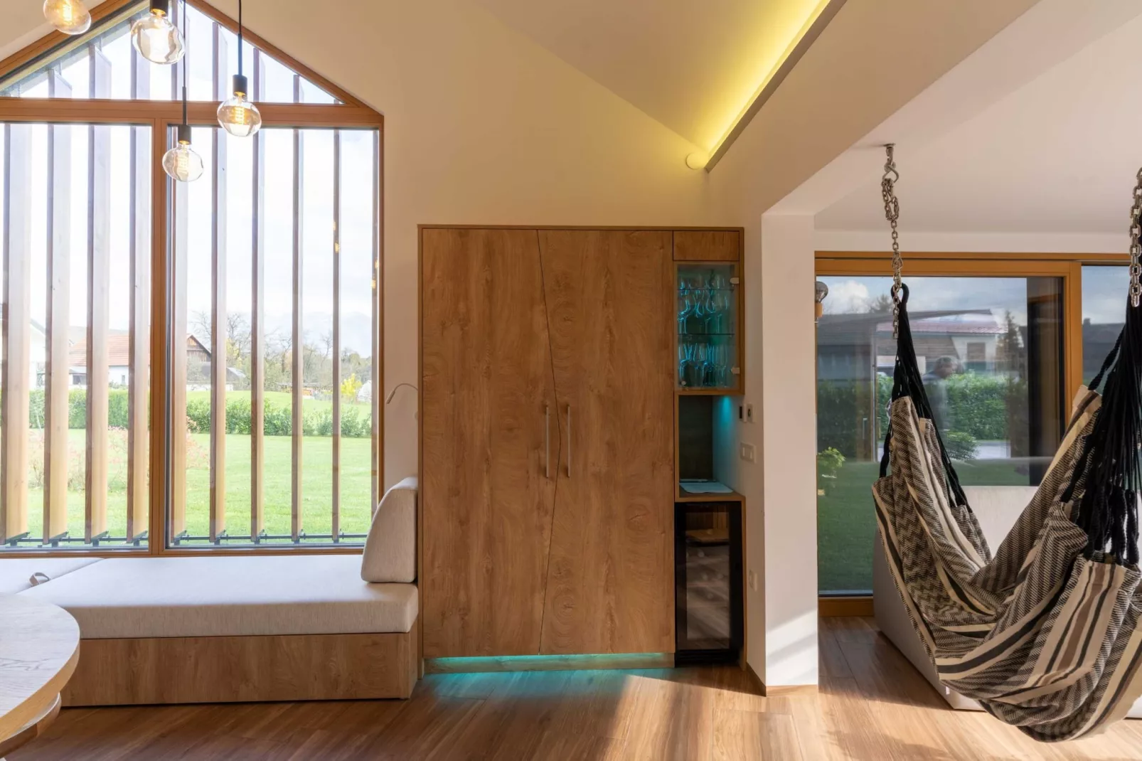 Elegant Warm Bliss Hideaway Escape Lodge - Holiday Home with Hot-Tub (owner Sunset)