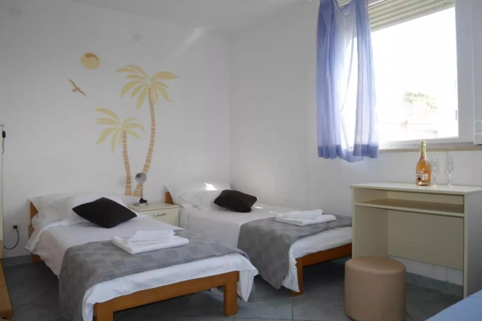 Dugi Rat Seaside Apartments - Two Bedroom Apartment 1