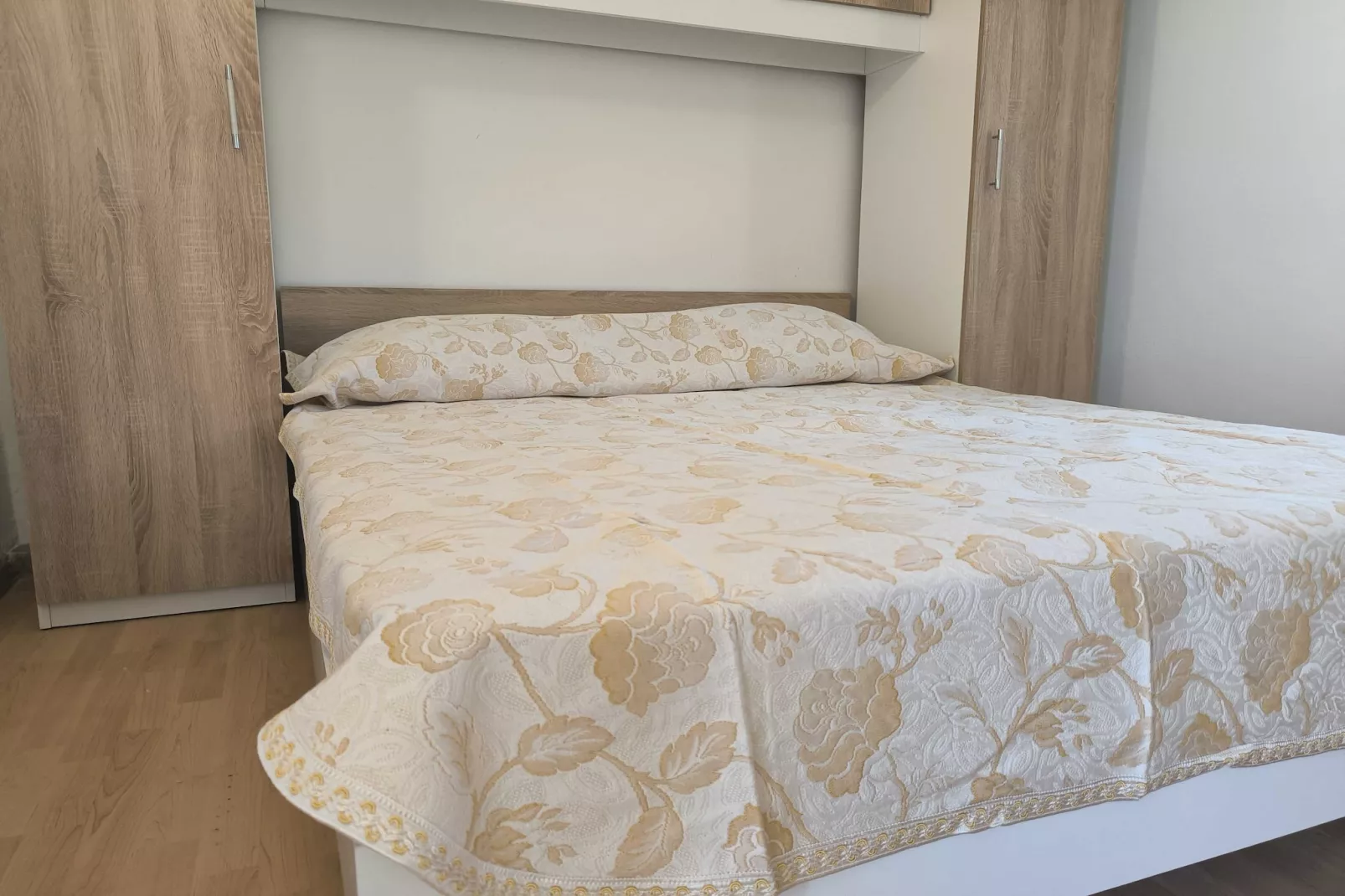 Serene Barbat Escape with Just Minutes from the Beach - One Bedroom Apartment with Balcony 3