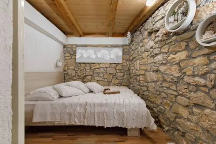 Holiday Home Lišnjak - Three Bedroom Holiday Home with Pool