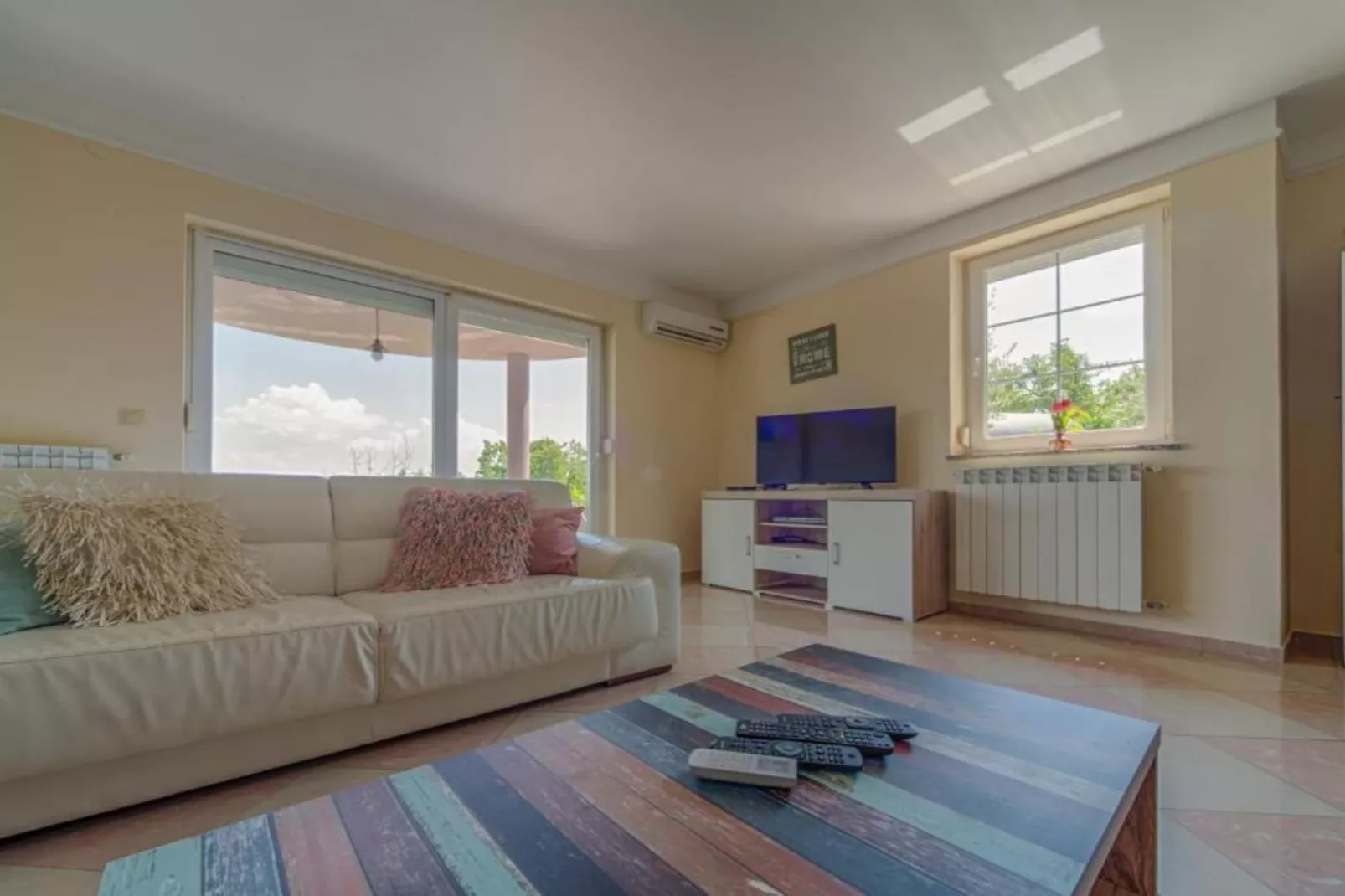 Apartments Melanie - Oprić Hills Studio apartment with balcony (C)