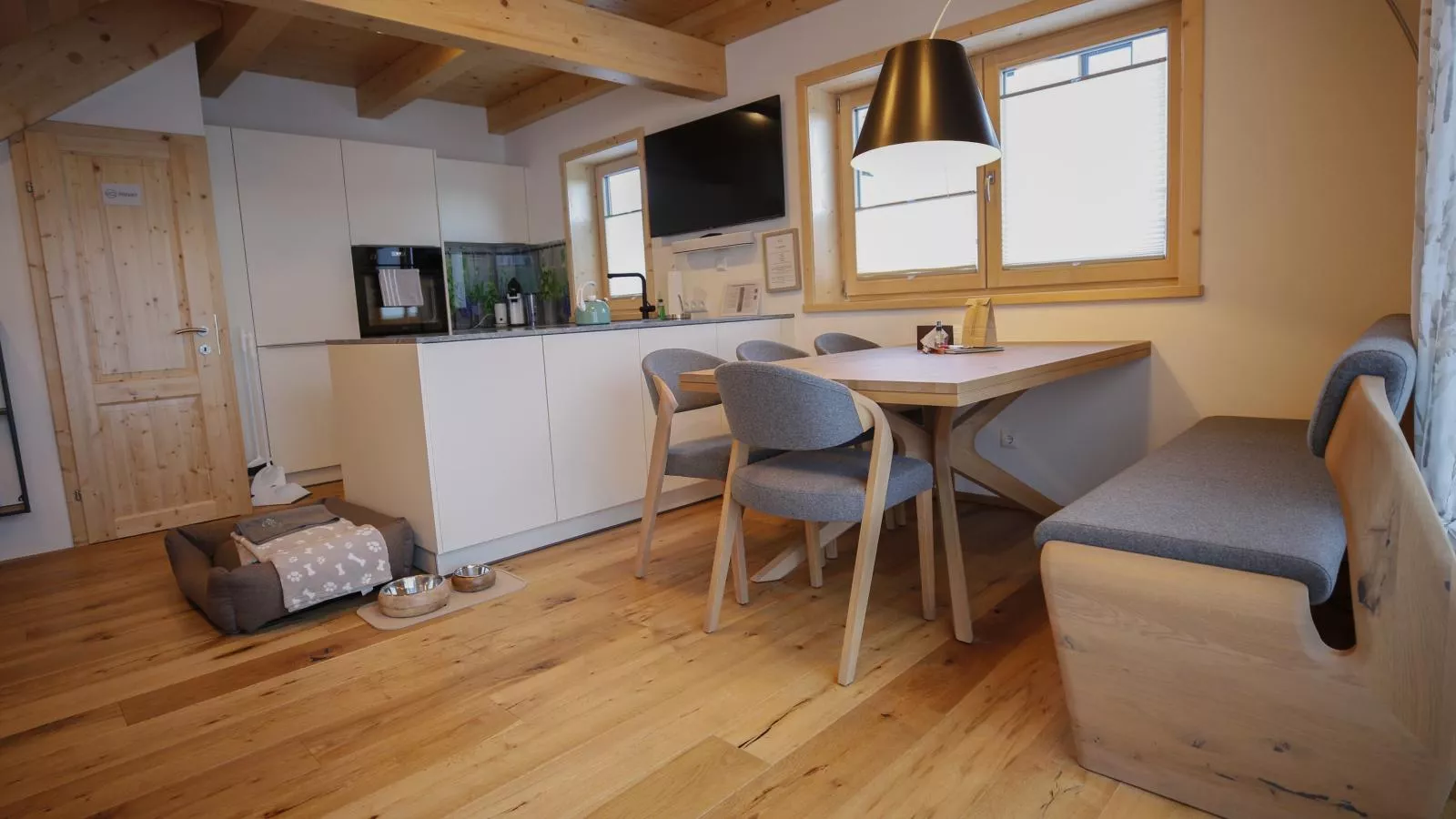 Designchalets Falkertsee-Eetkamer