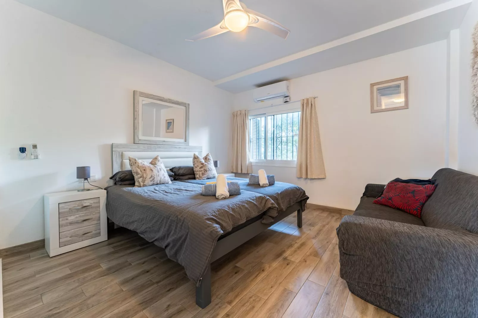 CT 399 - Faro's Beachfront Apartment in Calahonda