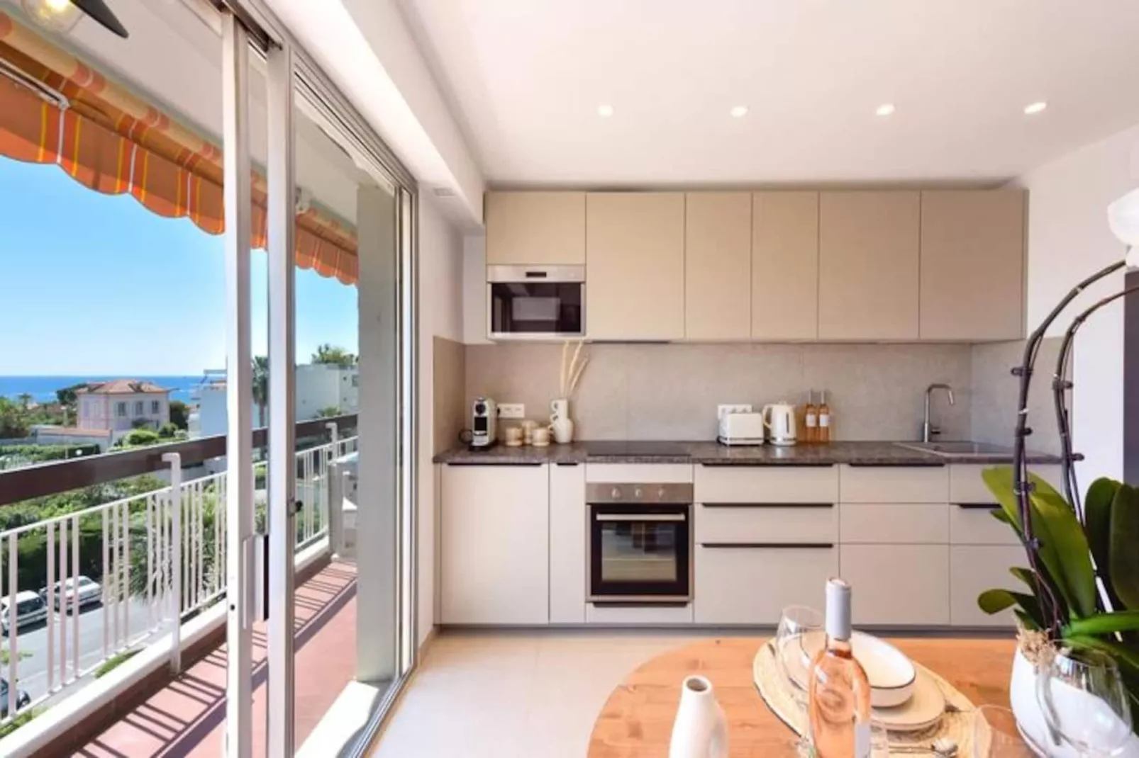 Résidence 2p Standing, Plage à Pied, Vue Mer, Garage.