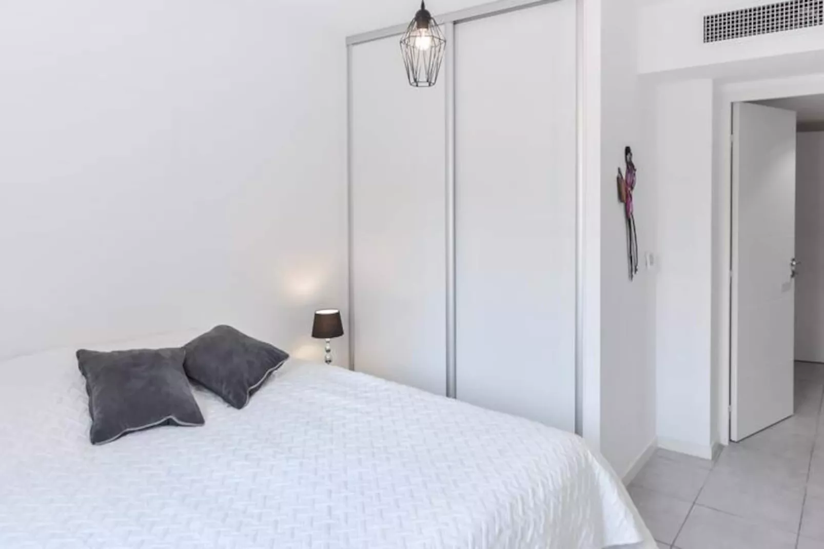 Résidence 3 Pi&egrave;ces Moderne Avec Piscine Au Palm Beach