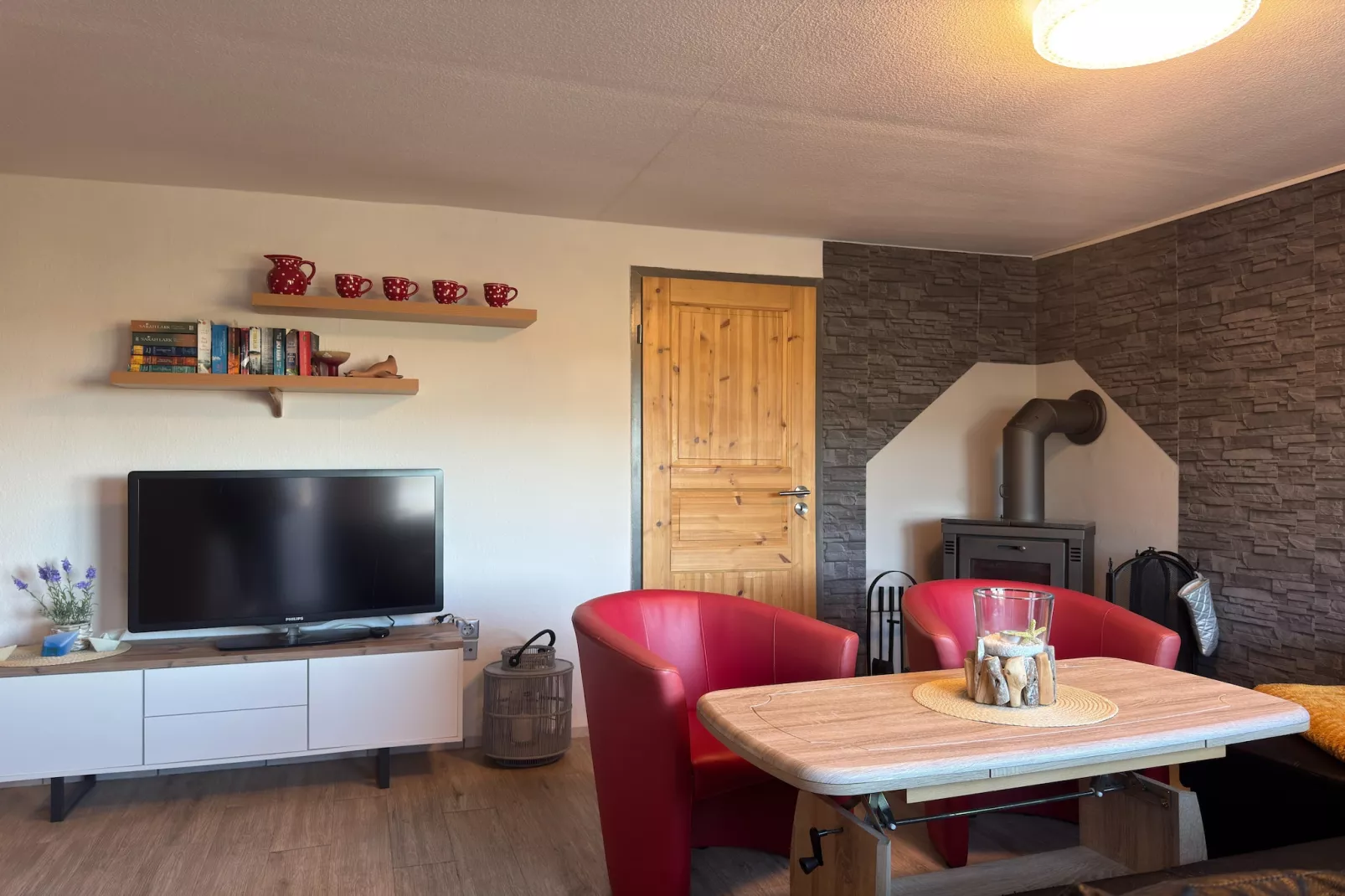 Das Haus Am See mit Kamin und eigenem Boot-Woonkamer