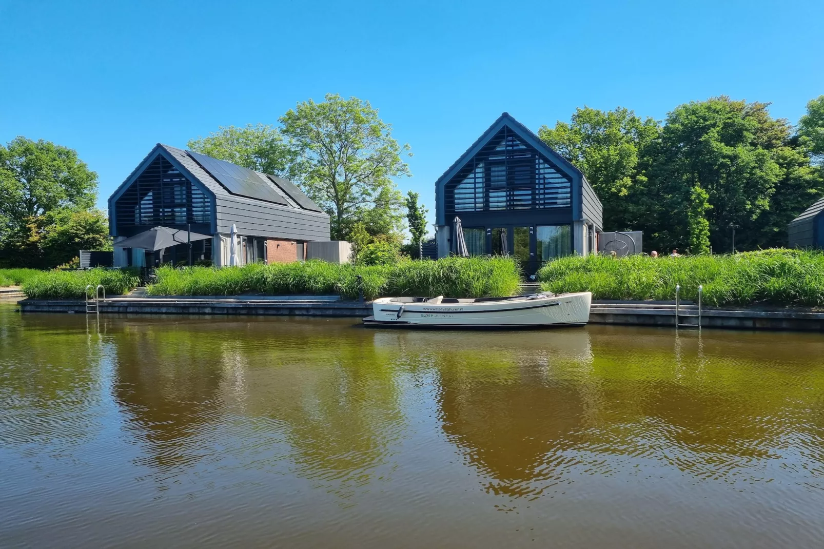 Watervilla Ien-Buitenkant zomer