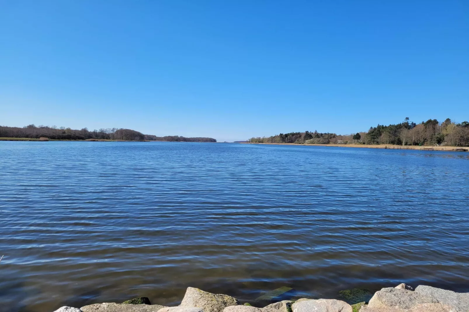 Gezellig vakantiehuis met hottub-Waterzicht