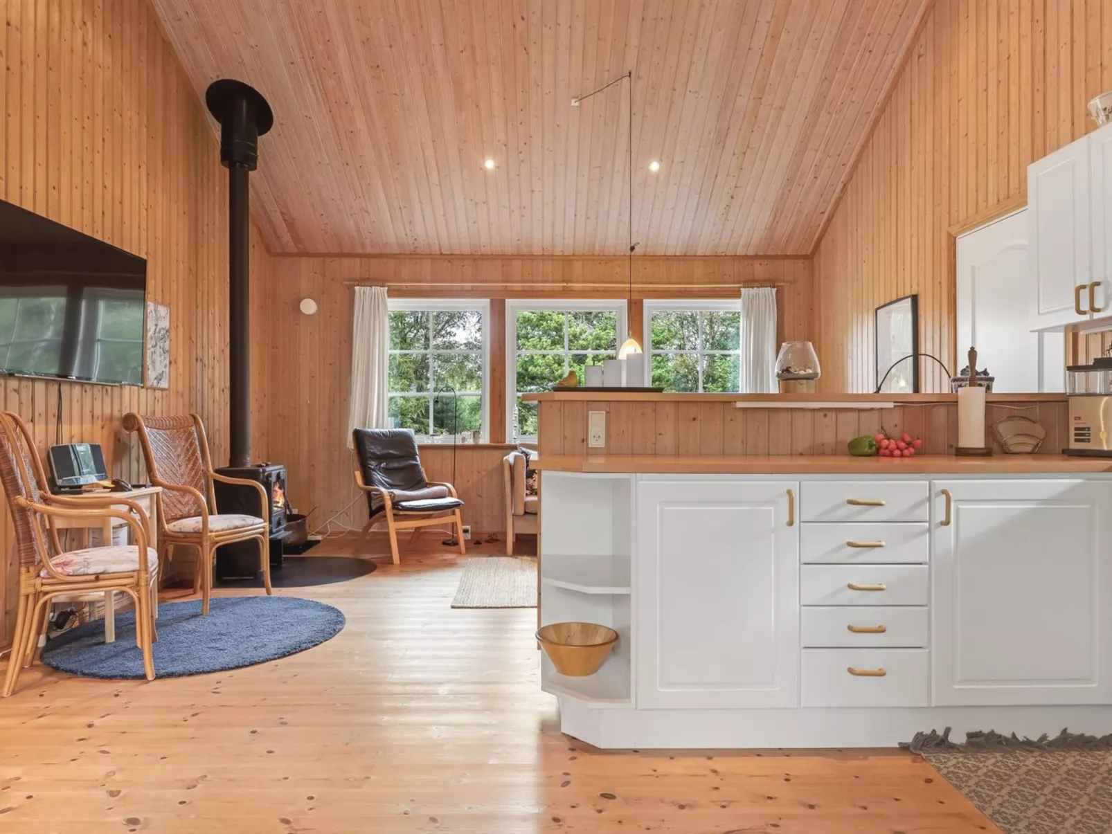 "Bernadine" - 350m from the sea-Binnen