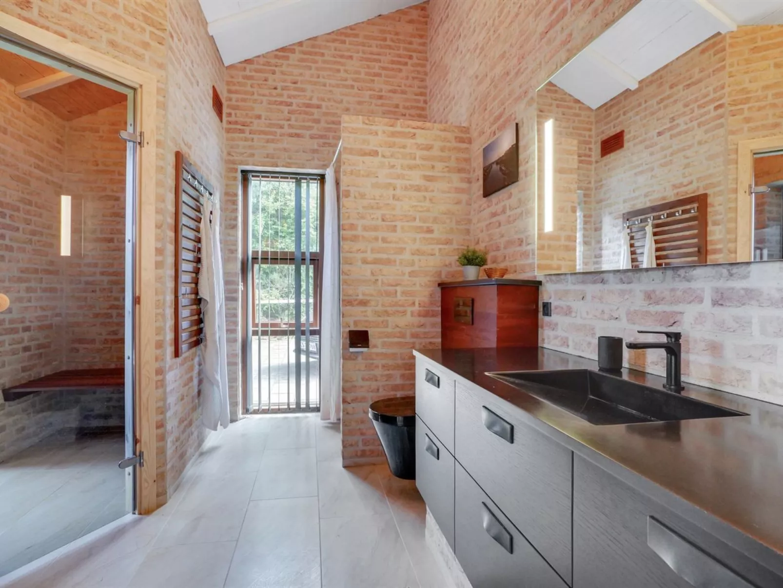 "Andri" - 600m to the fjord-Binnen