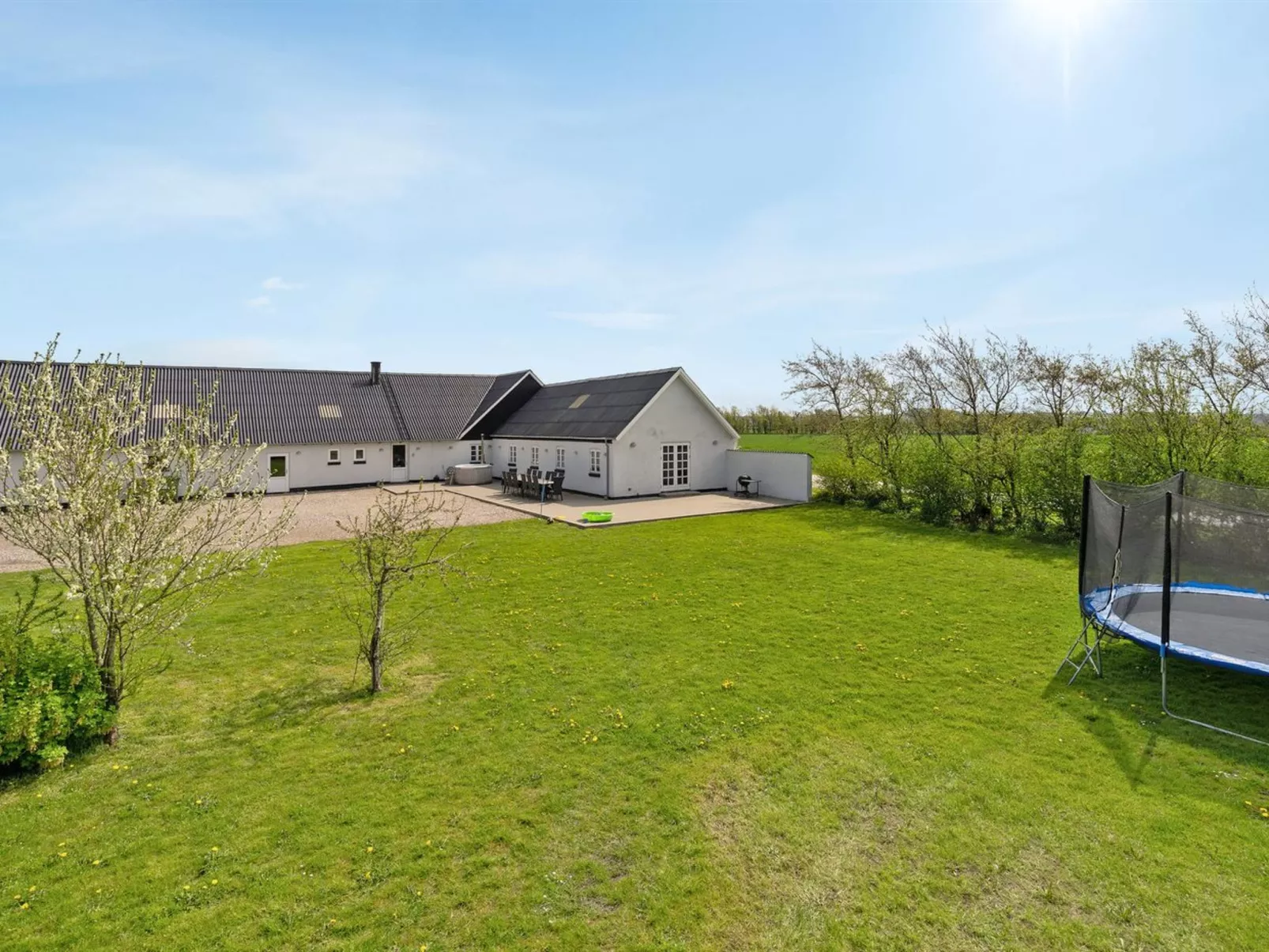 "Folkar" - 3km to the fjord-Buiten