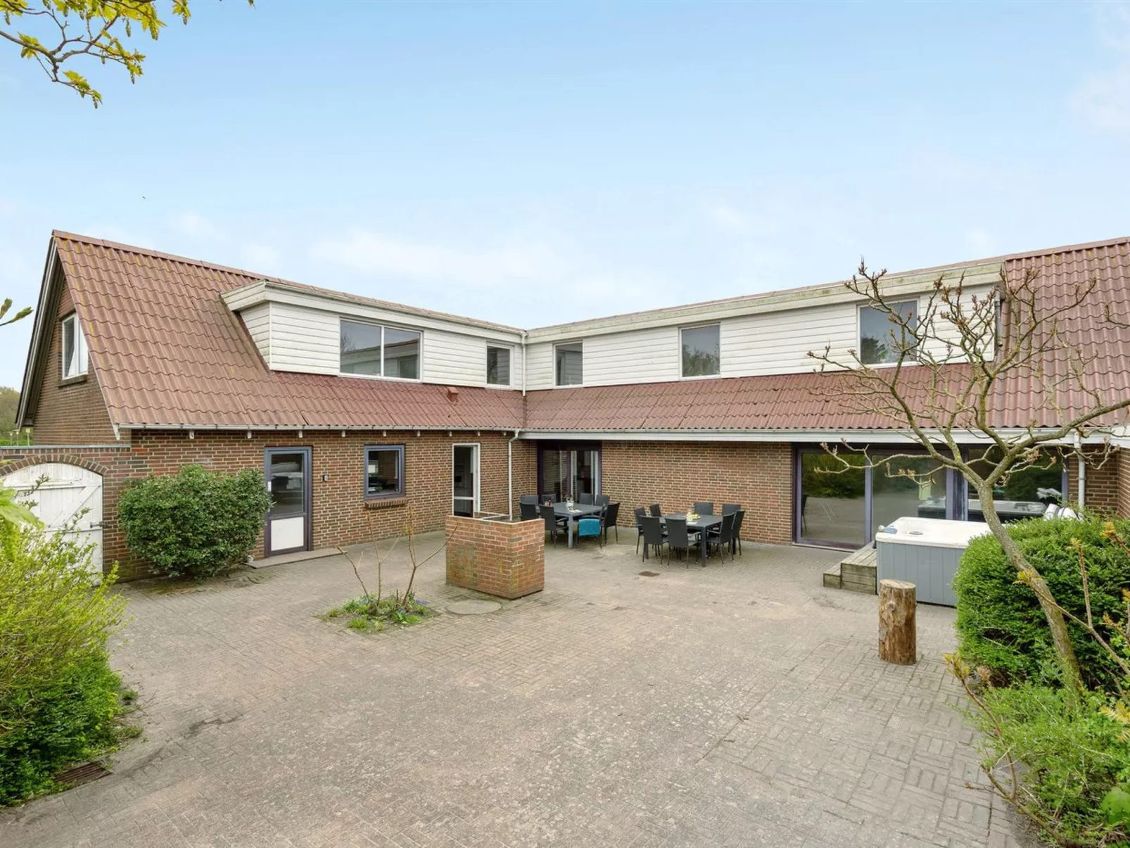 "Rahild" - 2km to the fjord-Buiten