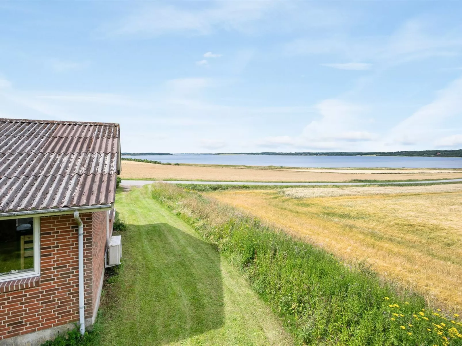 "Ephra" - 250m to the fjord-Buiten