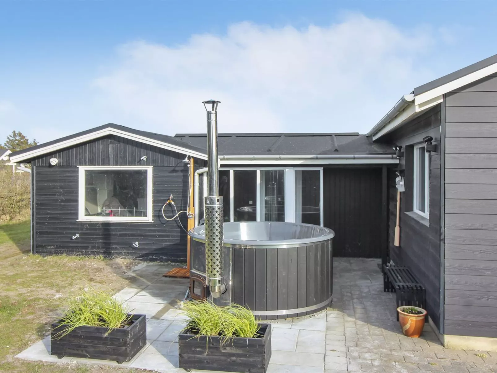 "Jespar" - 300m from the sea-Buiten