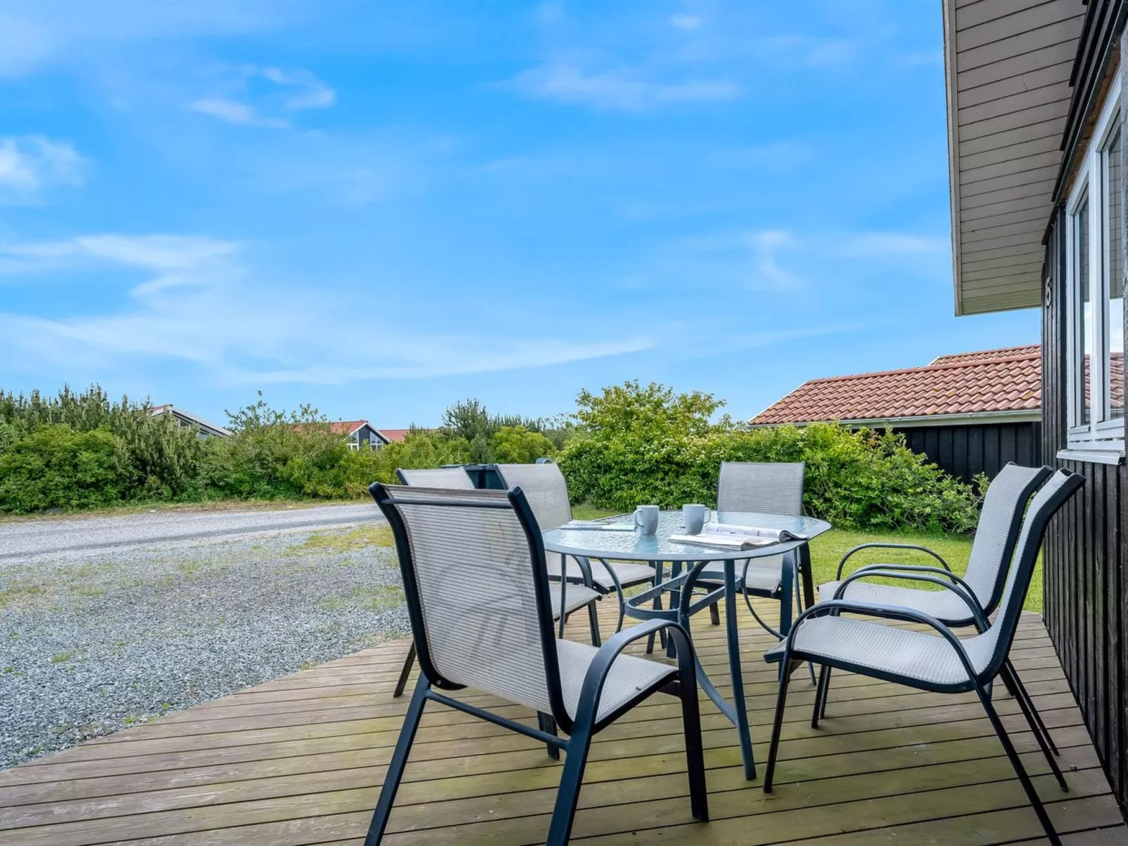 "Birtir" - 1.2km from the sea-Buiten