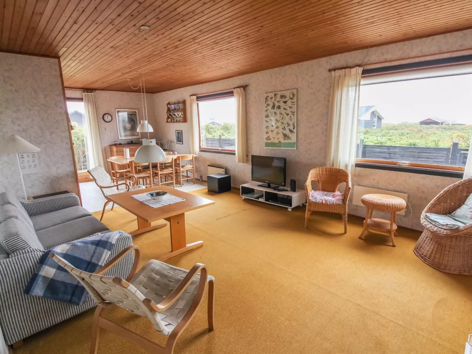 "Jerk" - 250m from the sea-Binnen