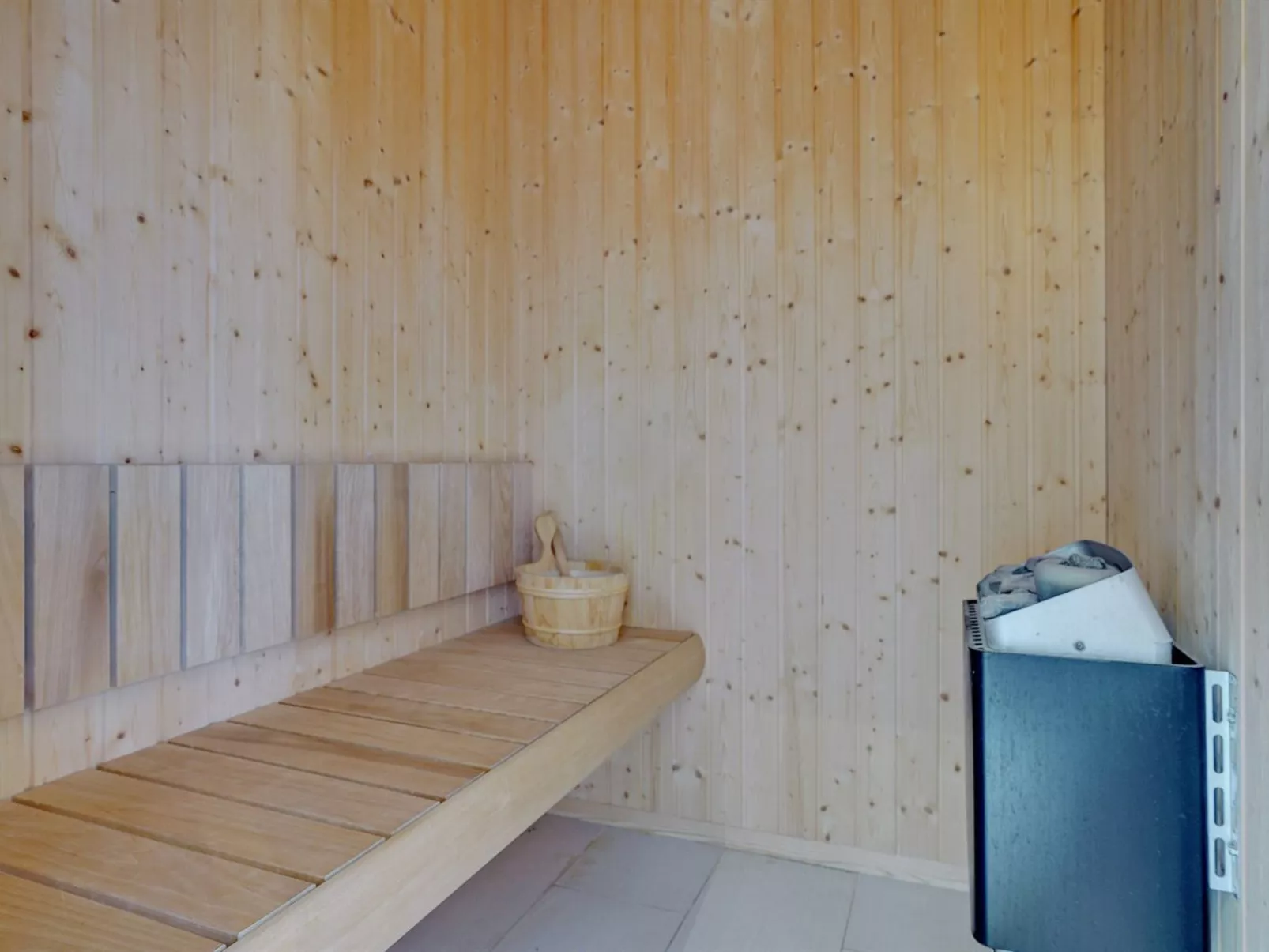 "Merisa" - 2.5km from the sea-Binnen