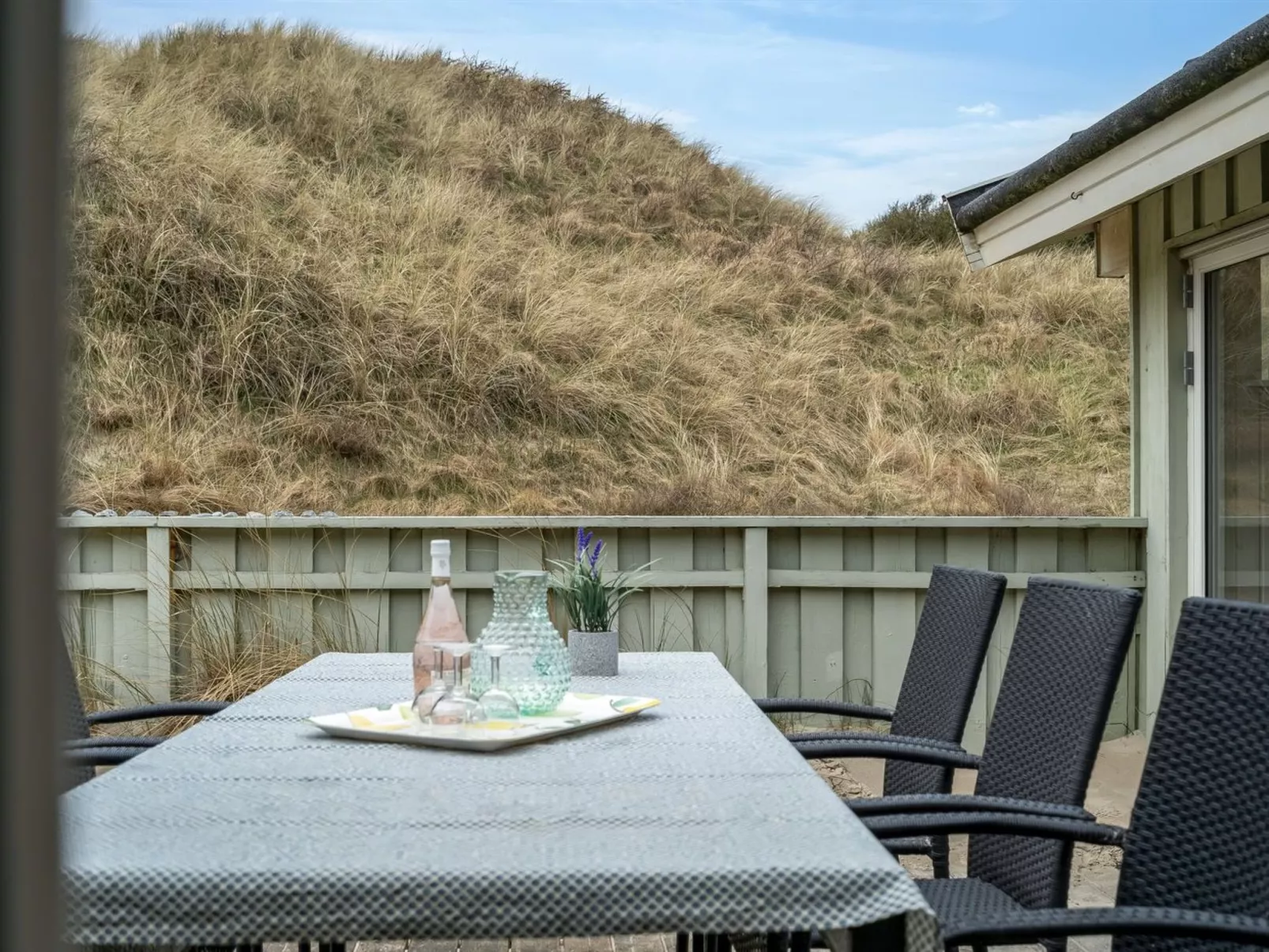 "Erwith" - 50m from the sea-Buiten