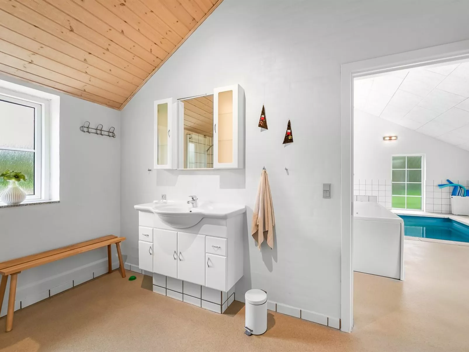 "Benthe" -  from the sea-Binnen