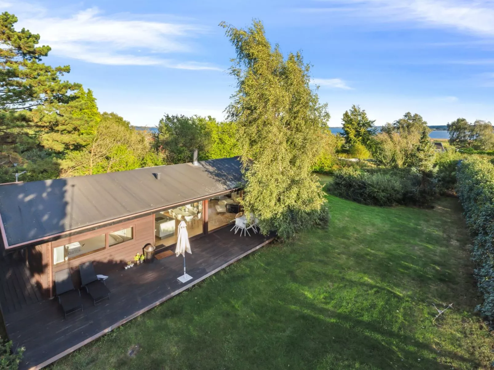 "Erikka" - 300m to the fjord-Buiten