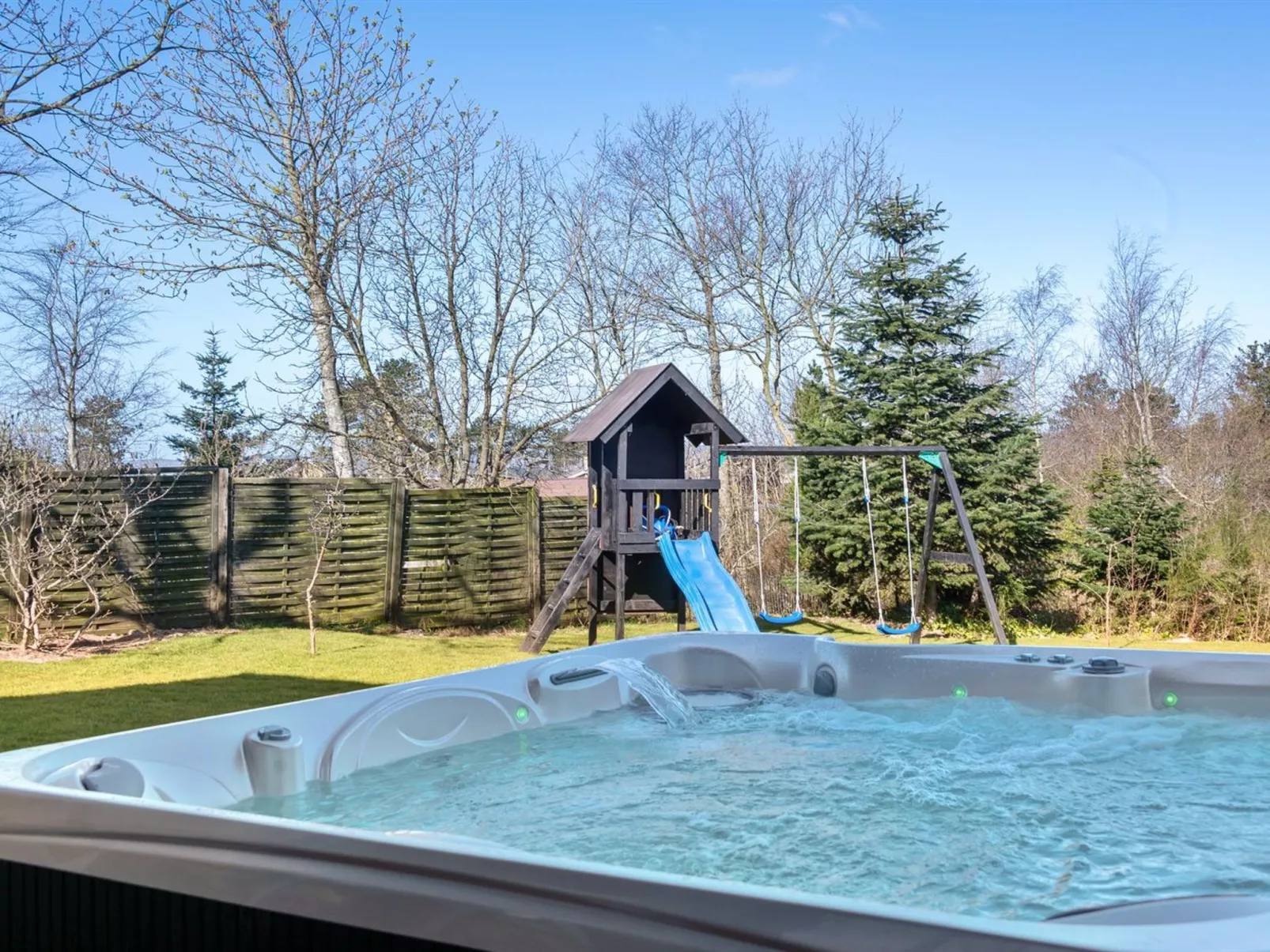 "Ylvi" - 250m from the sea-Binnen