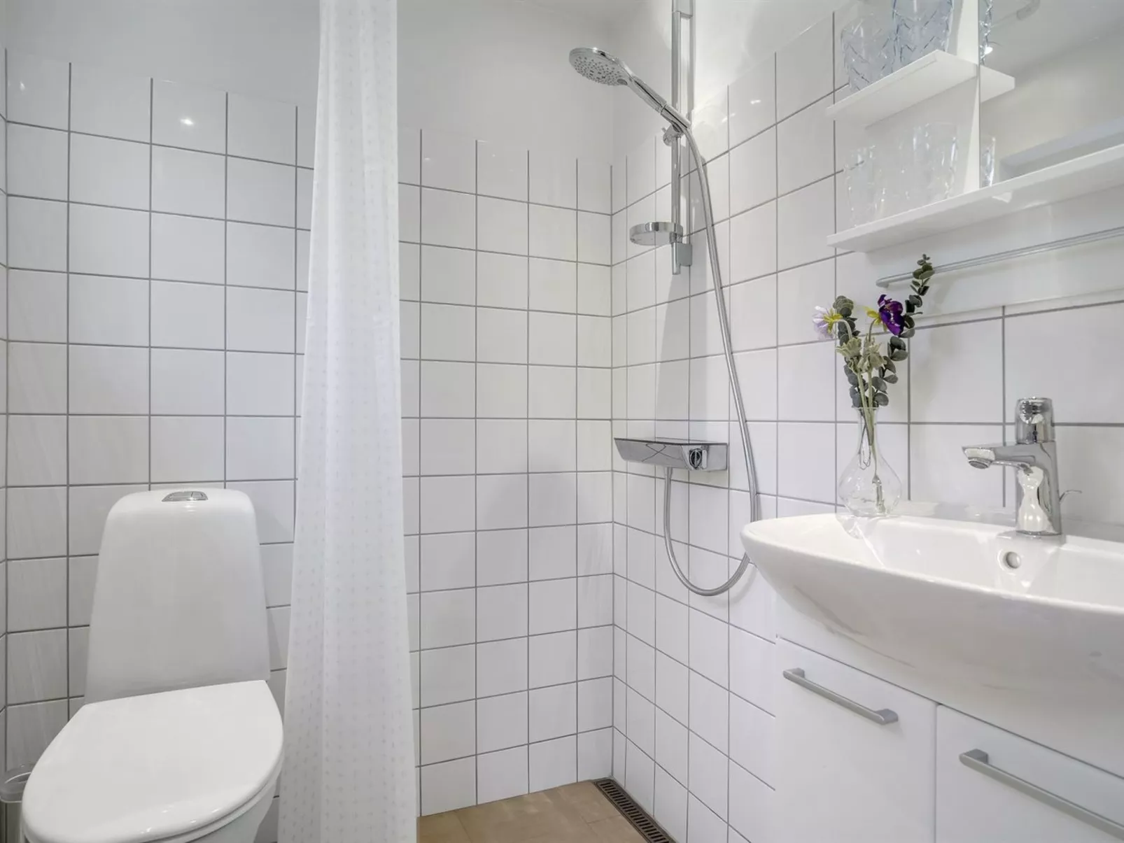 "Tabetha" - 25m from the sea-Binnen