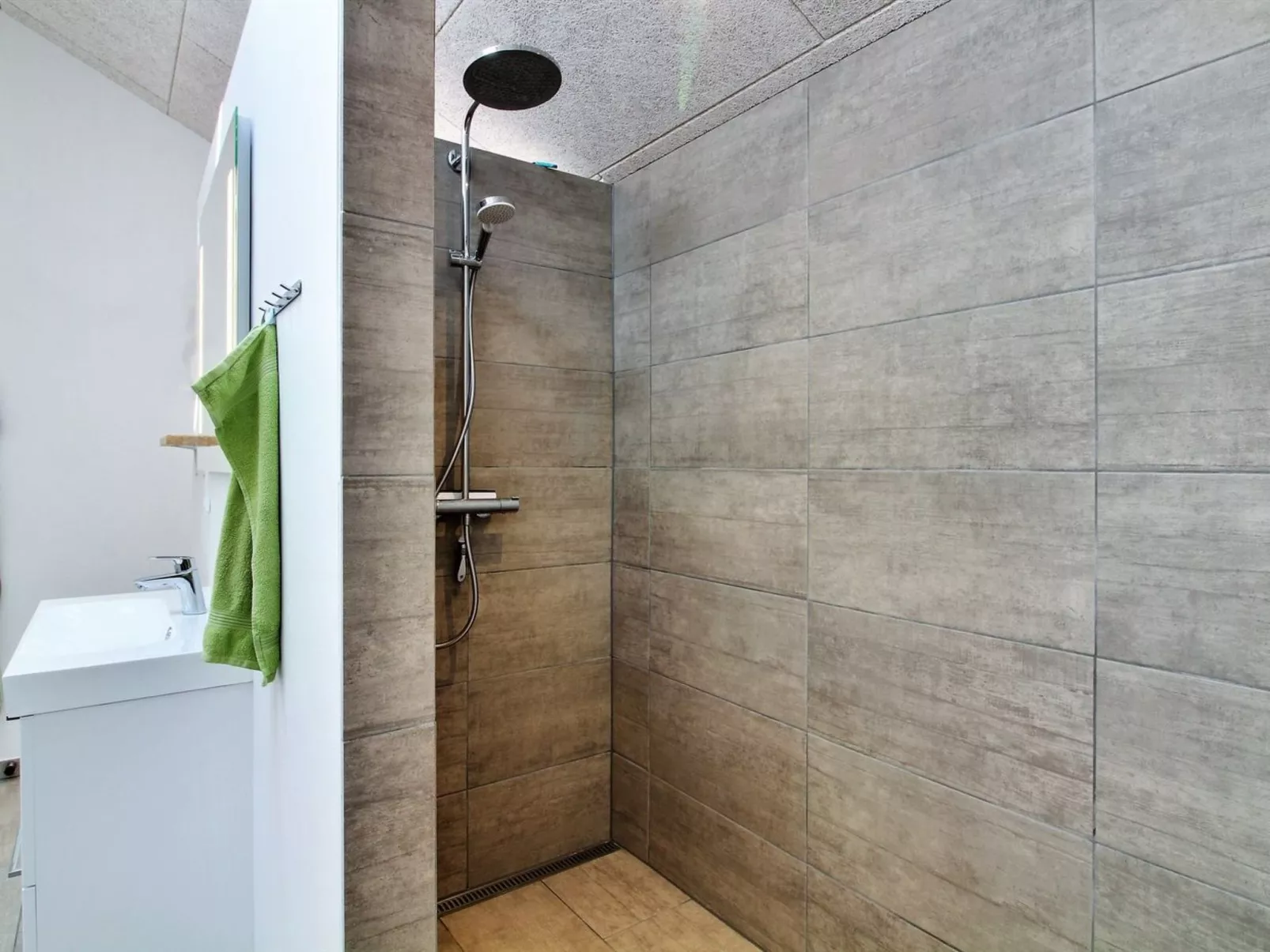 "Tahvo" - 3.3km from the sea-Binnen