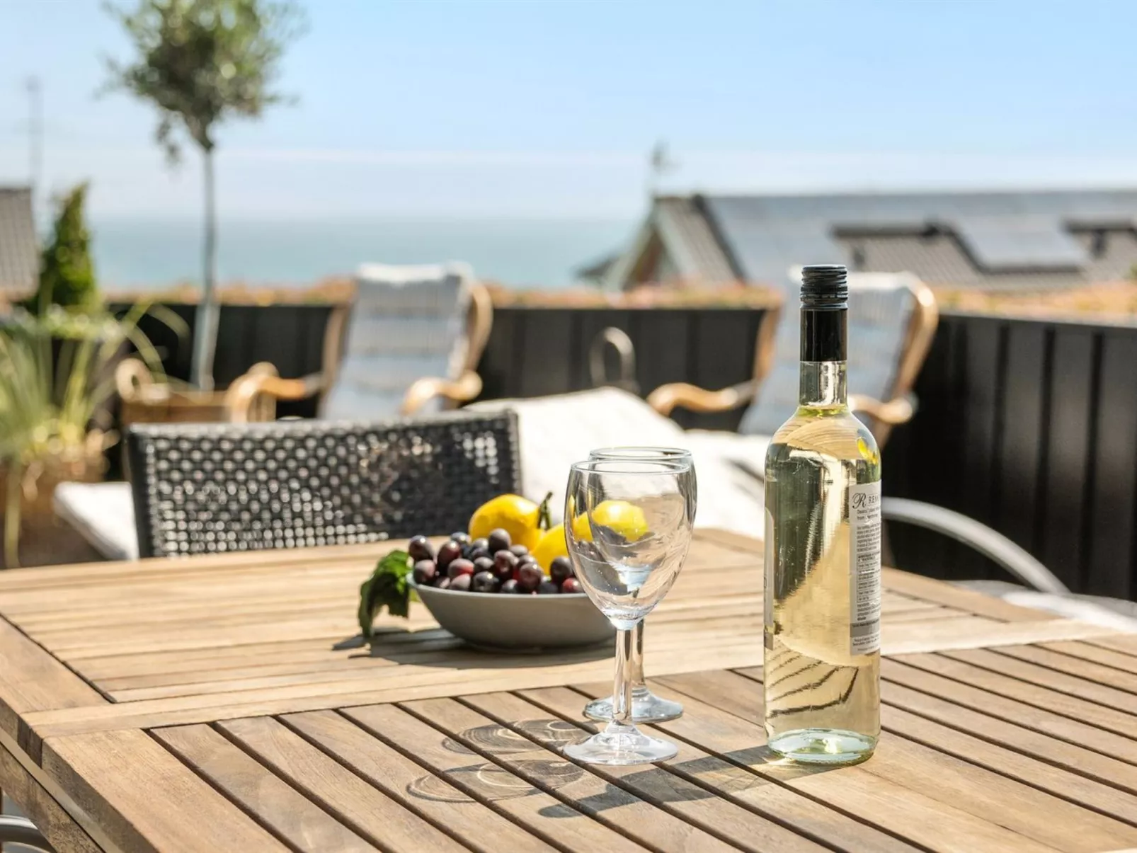 "Fridtjof" - 100m from the sea-Buiten