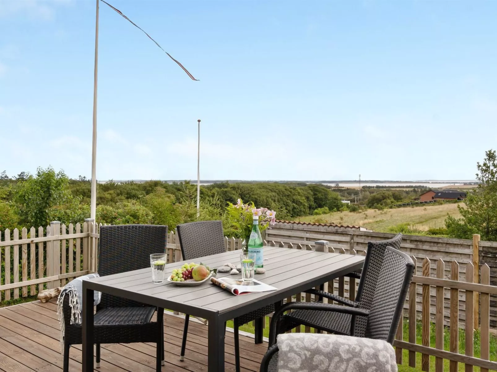 "Dagne" - 400m to the fjord-Buiten