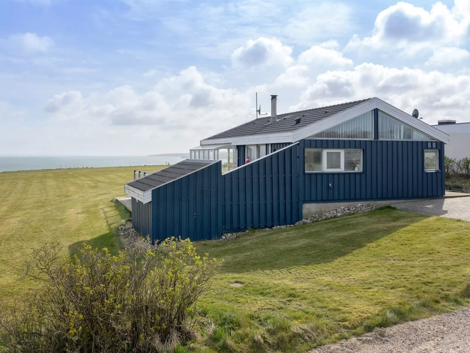 "Rajna" - 95m to the fjord-Buiten