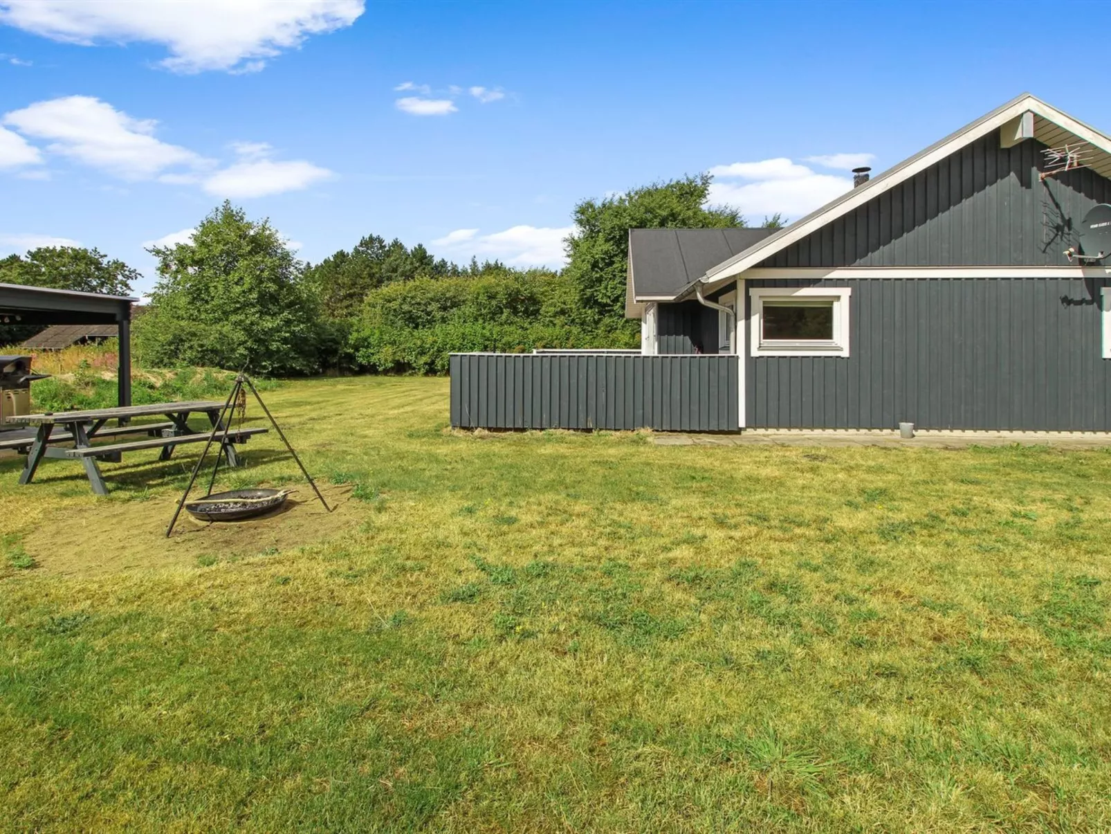 "Daina" - 400m to the fjord-Buiten