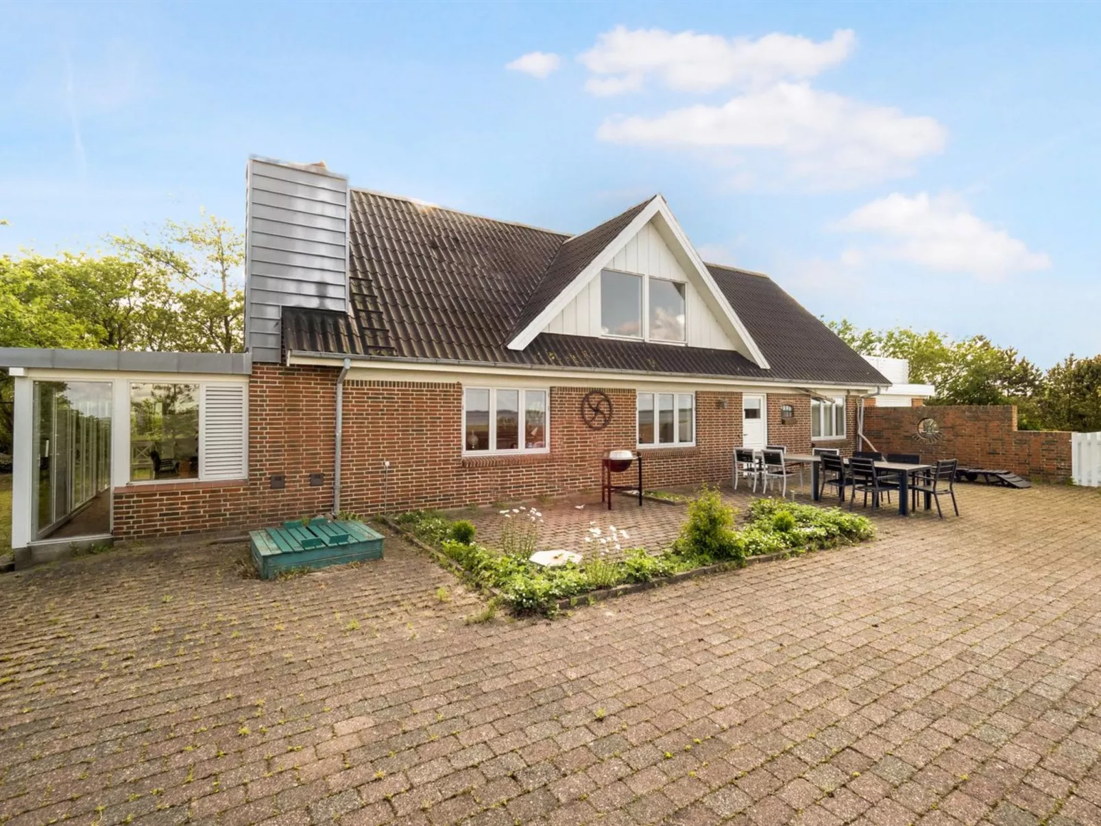 "Emmie" - 50m to the fjord-Buiten